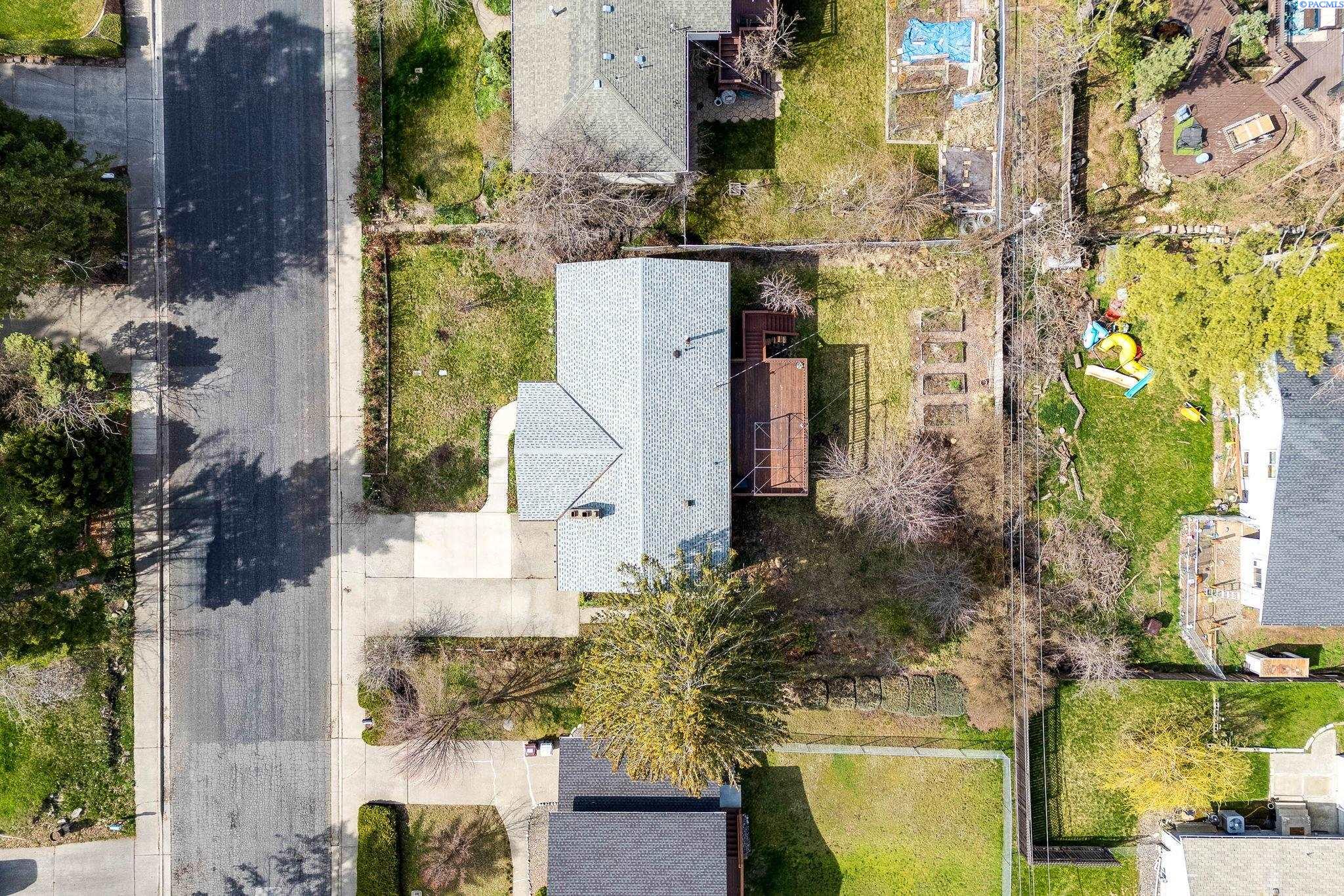 1810 NW Deane Street