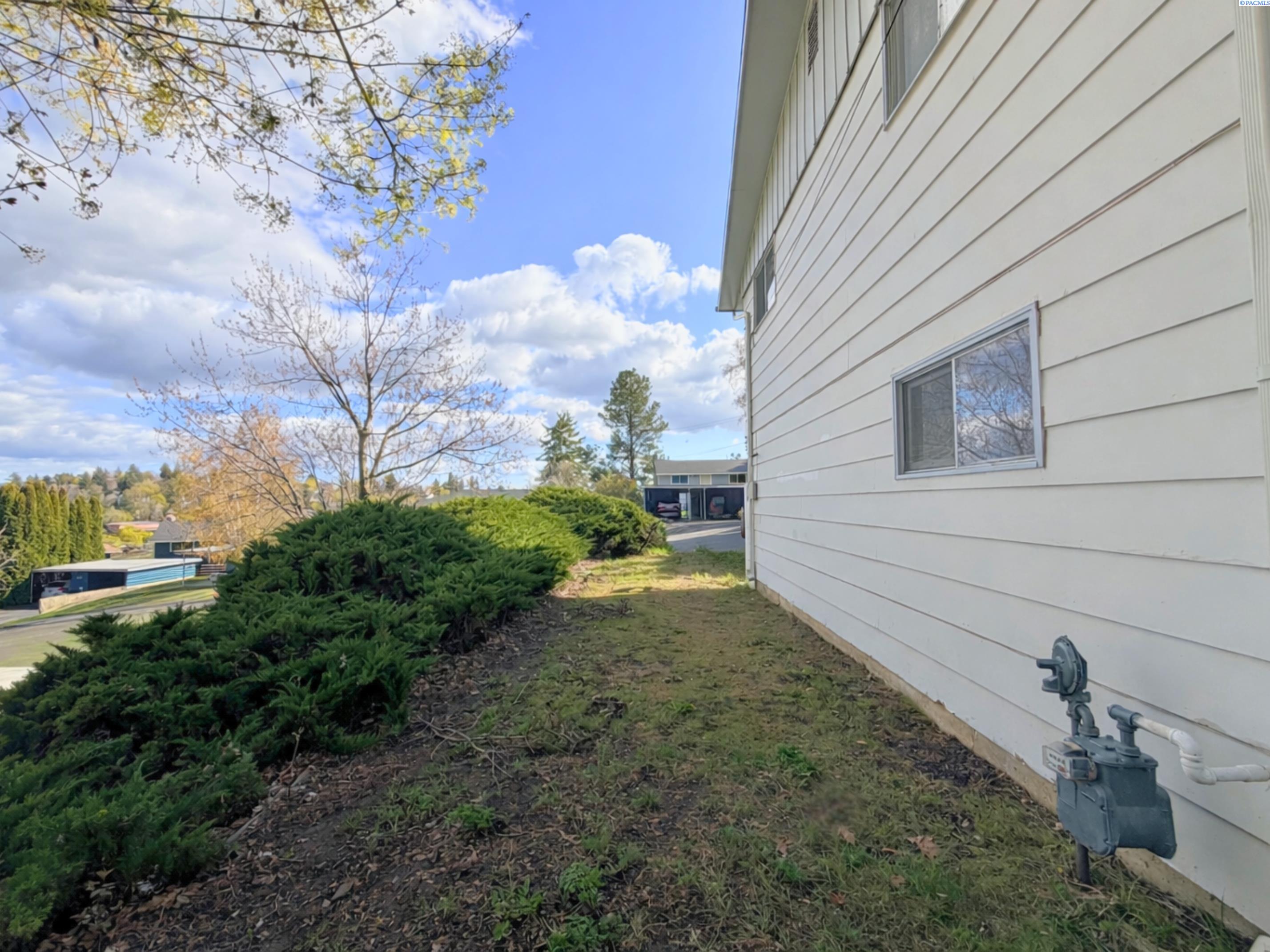 220 NW Timothy Street