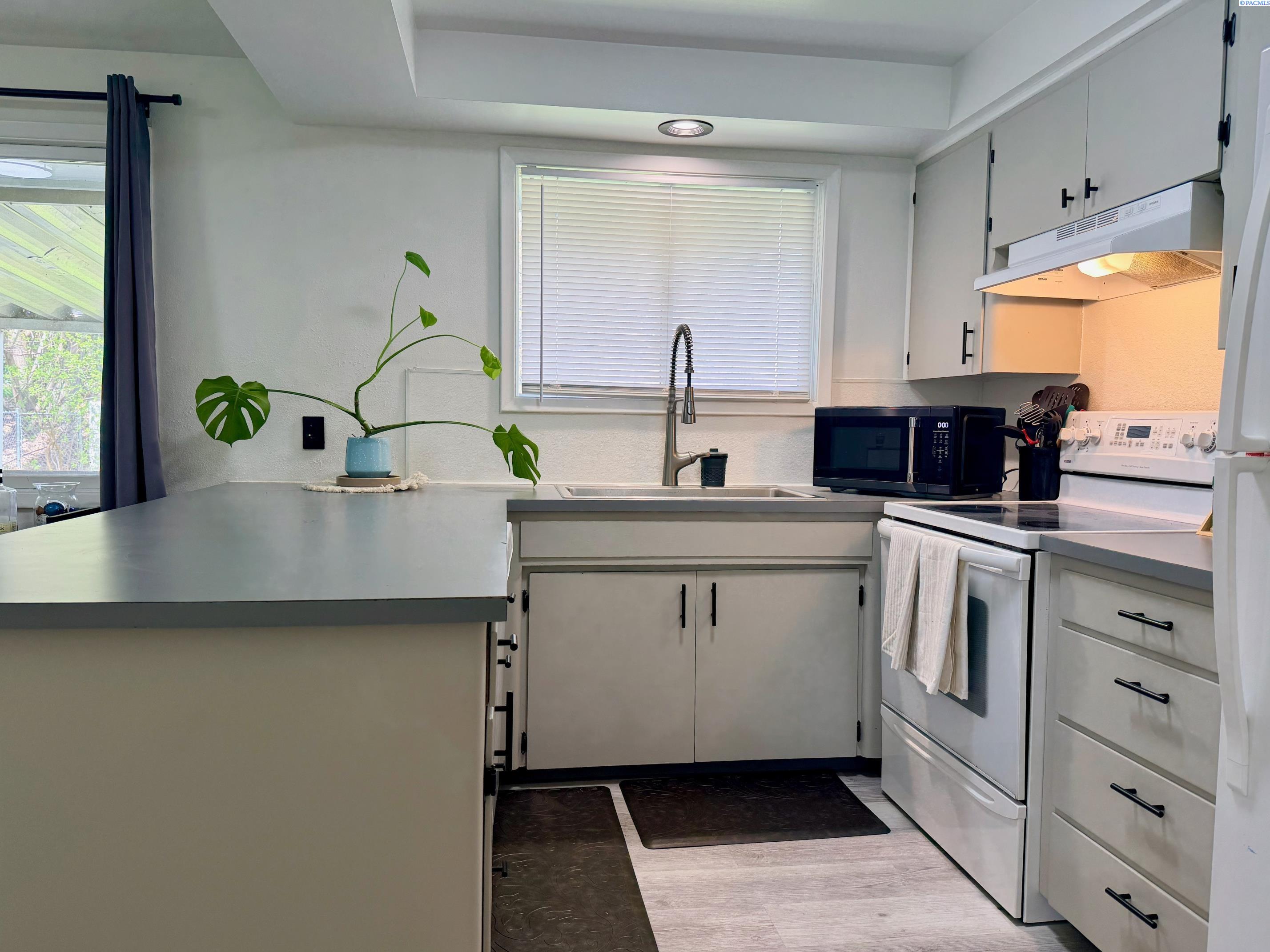 220 NW Timothy Street