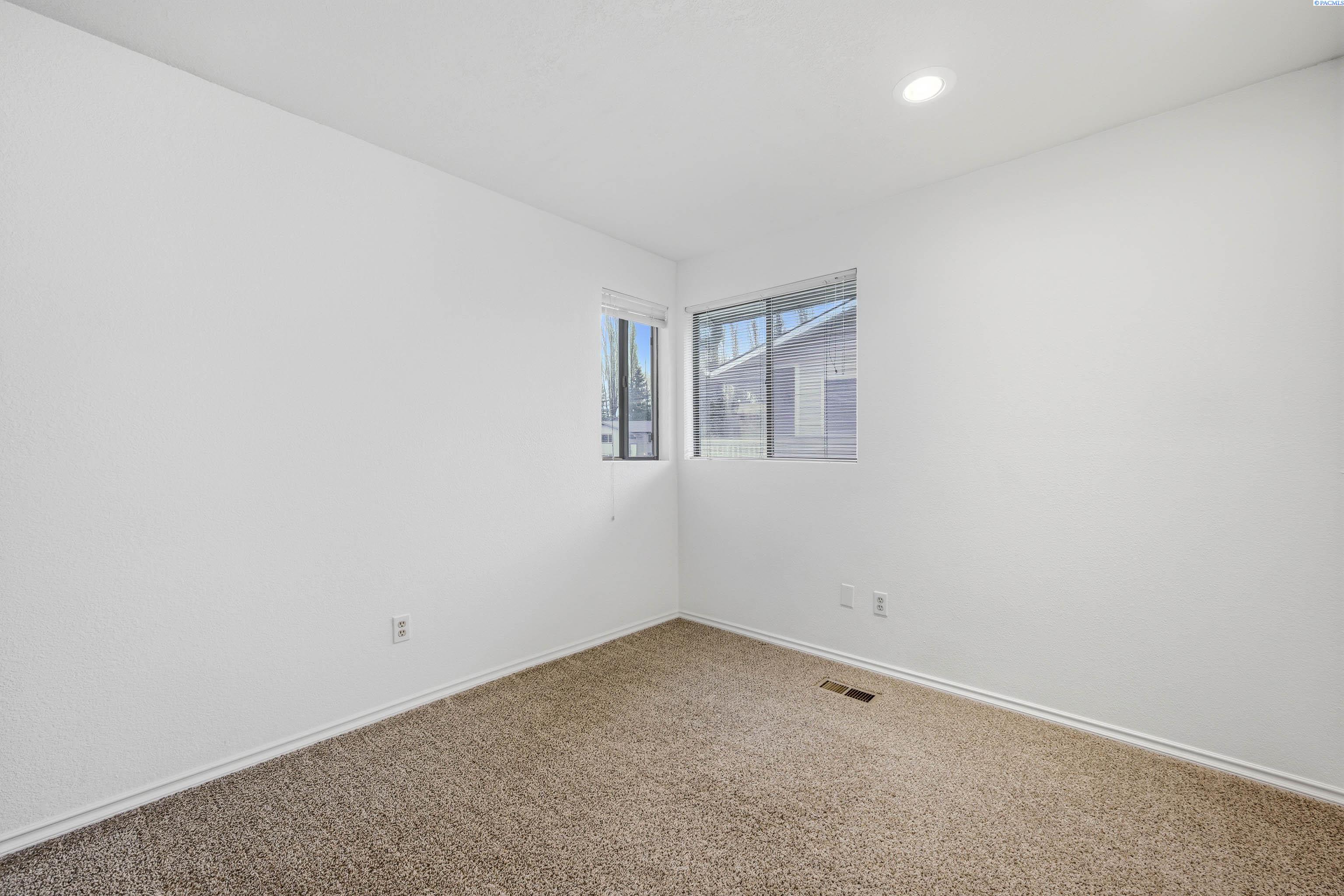 540 SW Moe St.