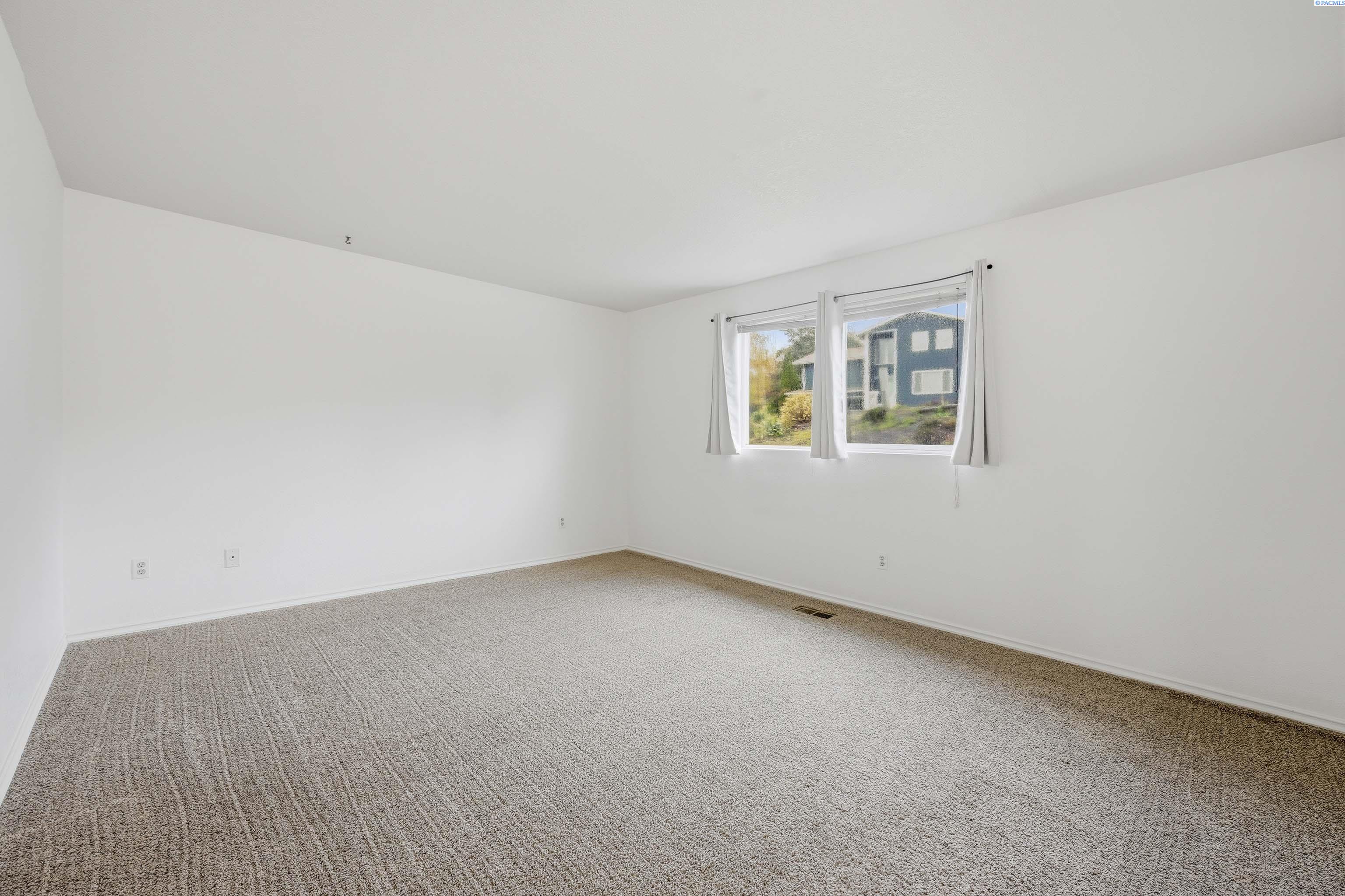 540 SW Moe St.