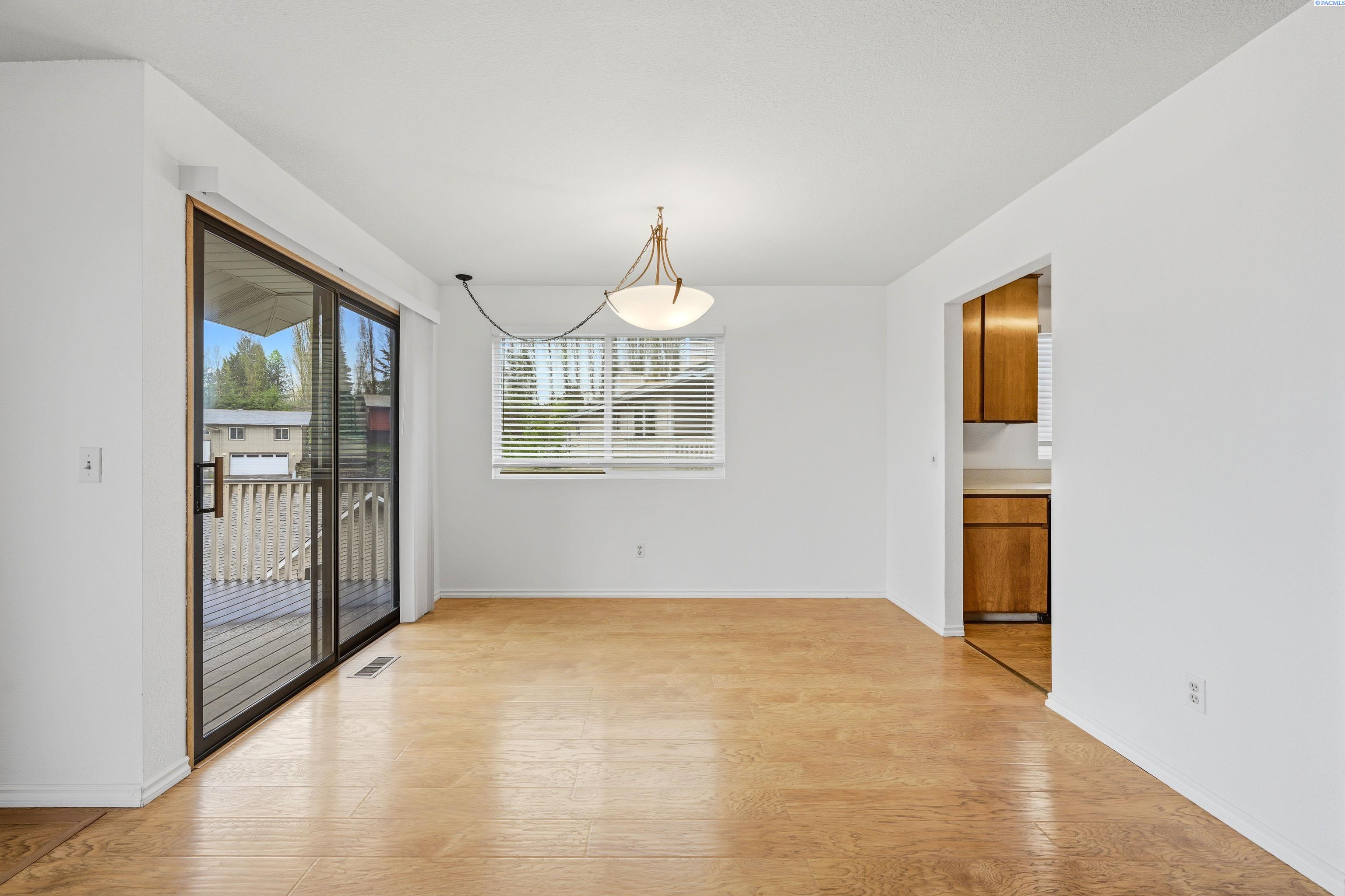 540 SW Moe St.