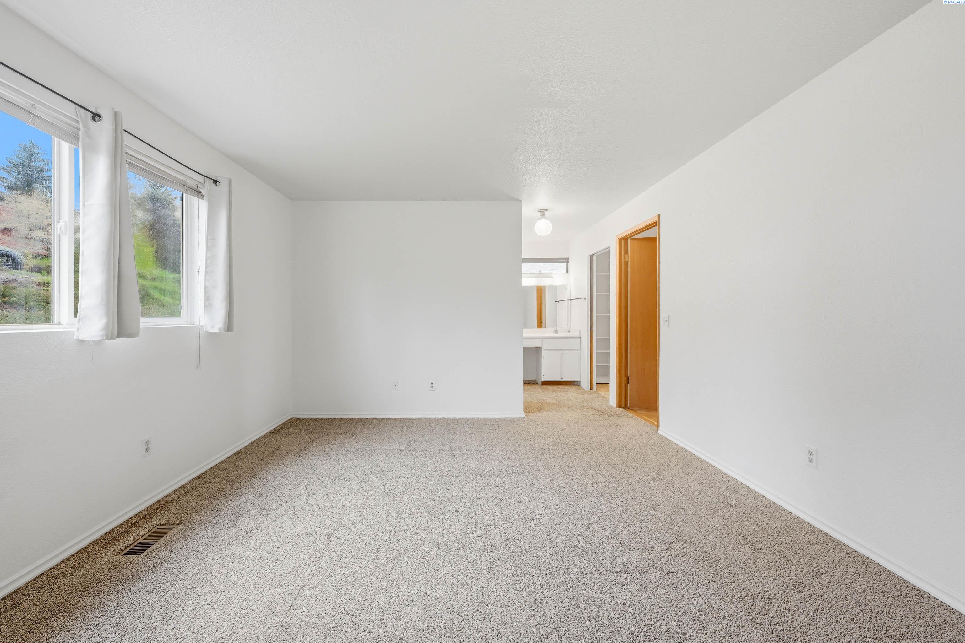 540 SW Moe St.