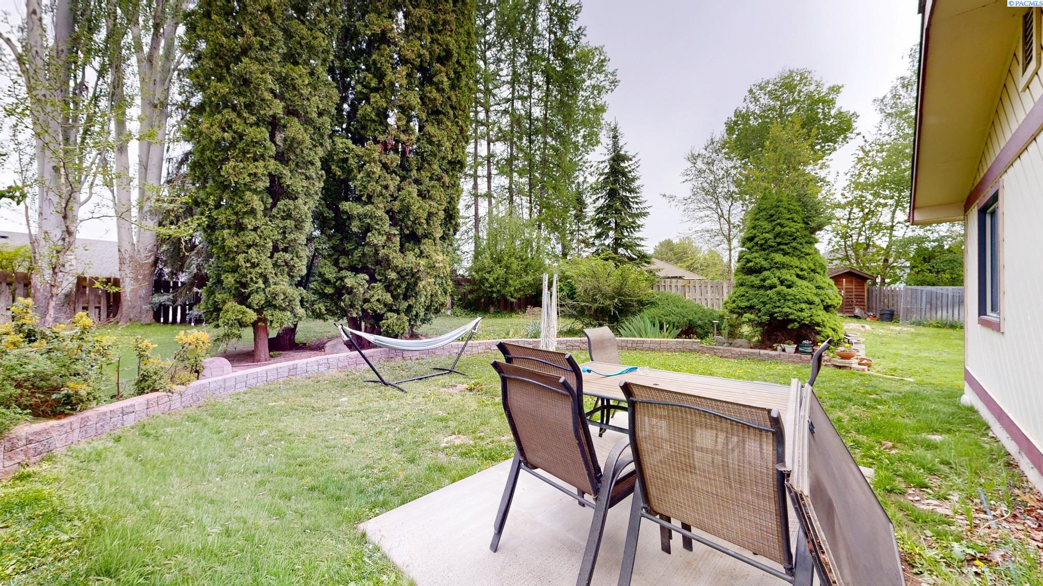 760 SE Greenhill Ct