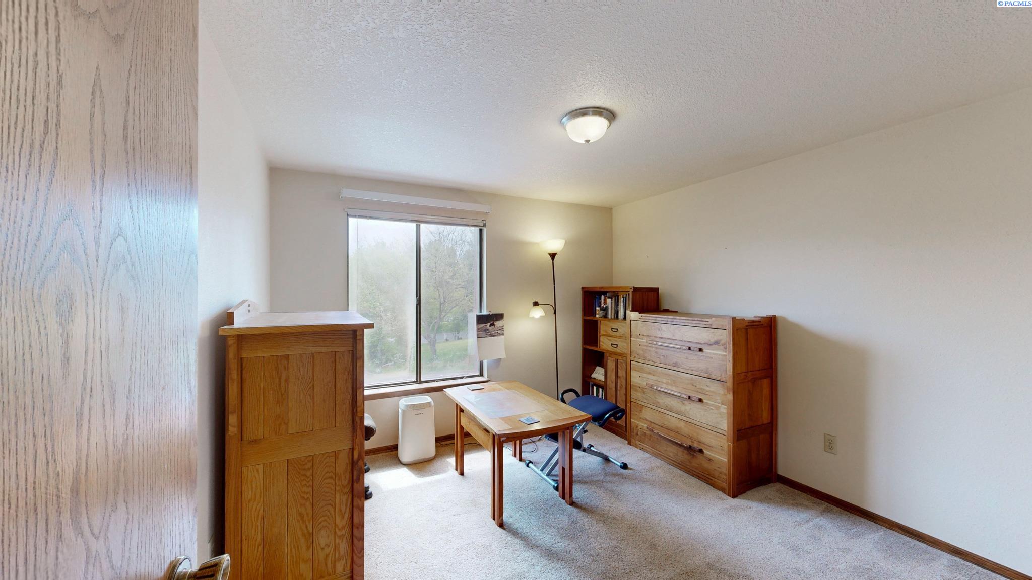 760 SE Greenhill Ct