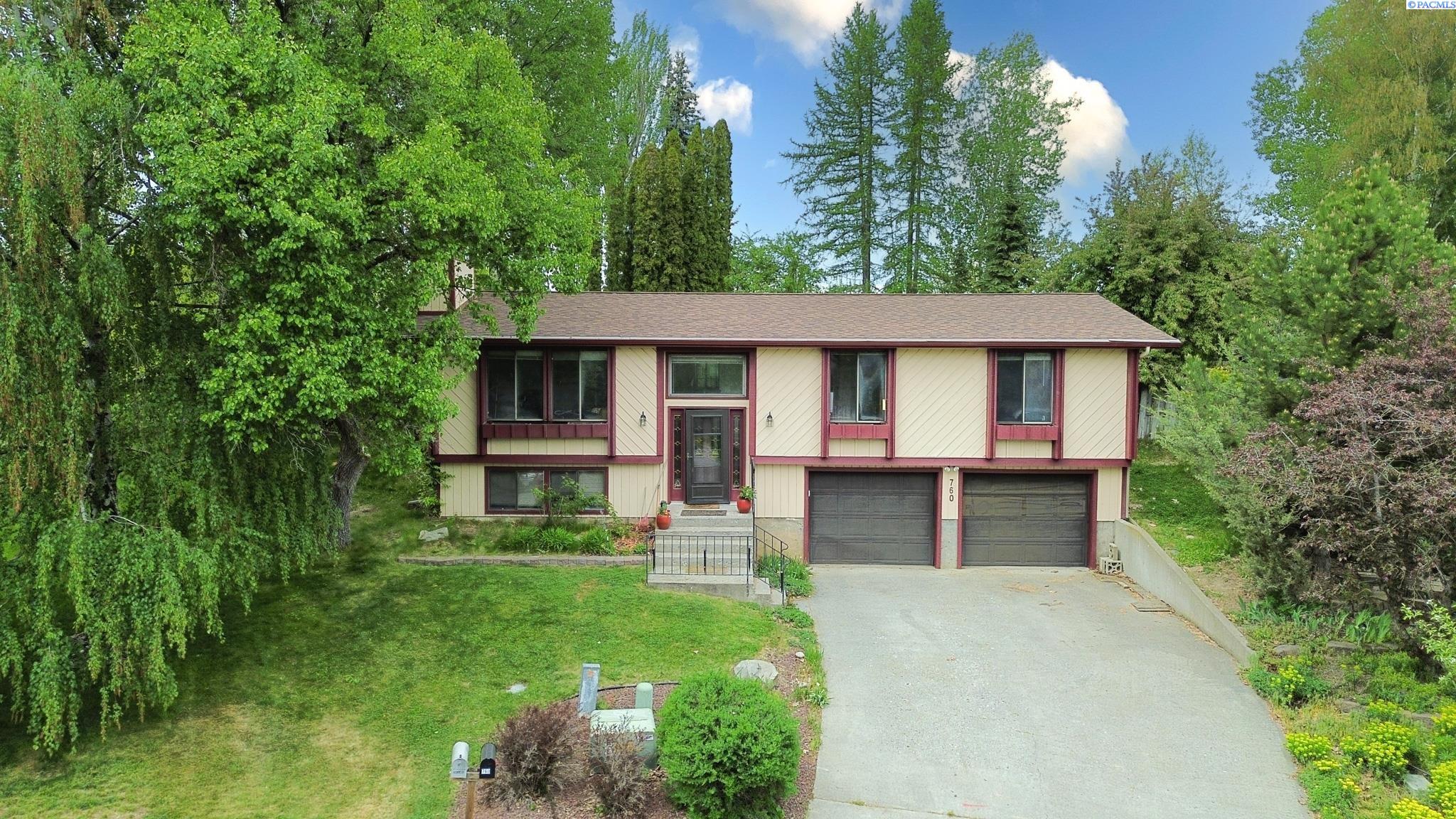 760 SE Greenhill Ct