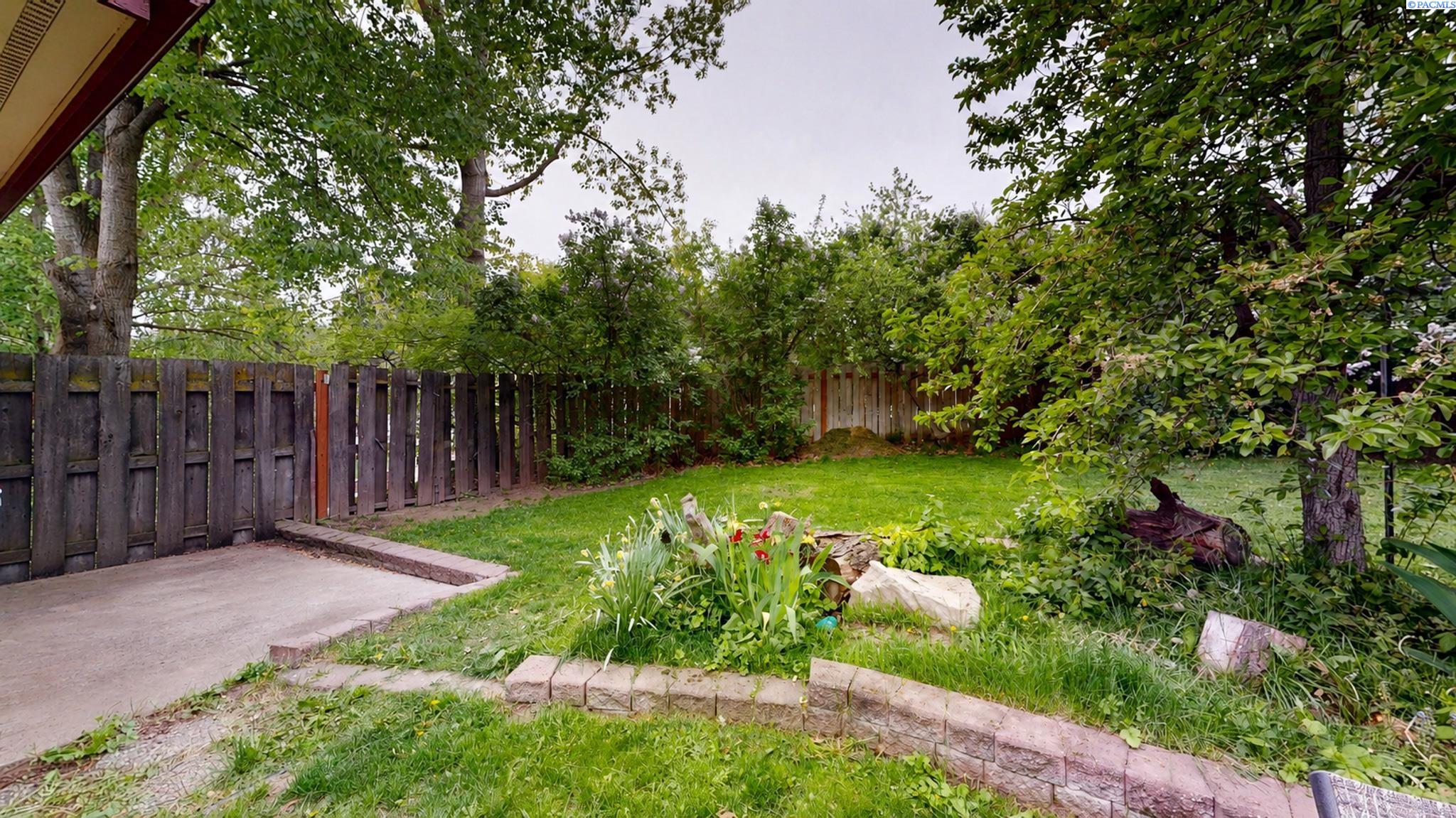 760 SE Greenhill Ct