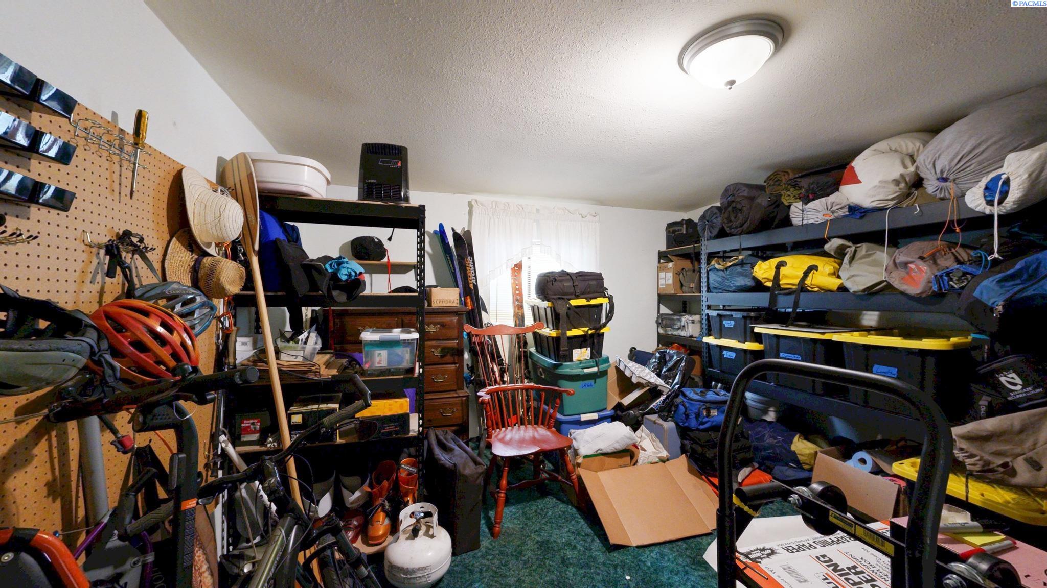 760 SE Greenhill Ct