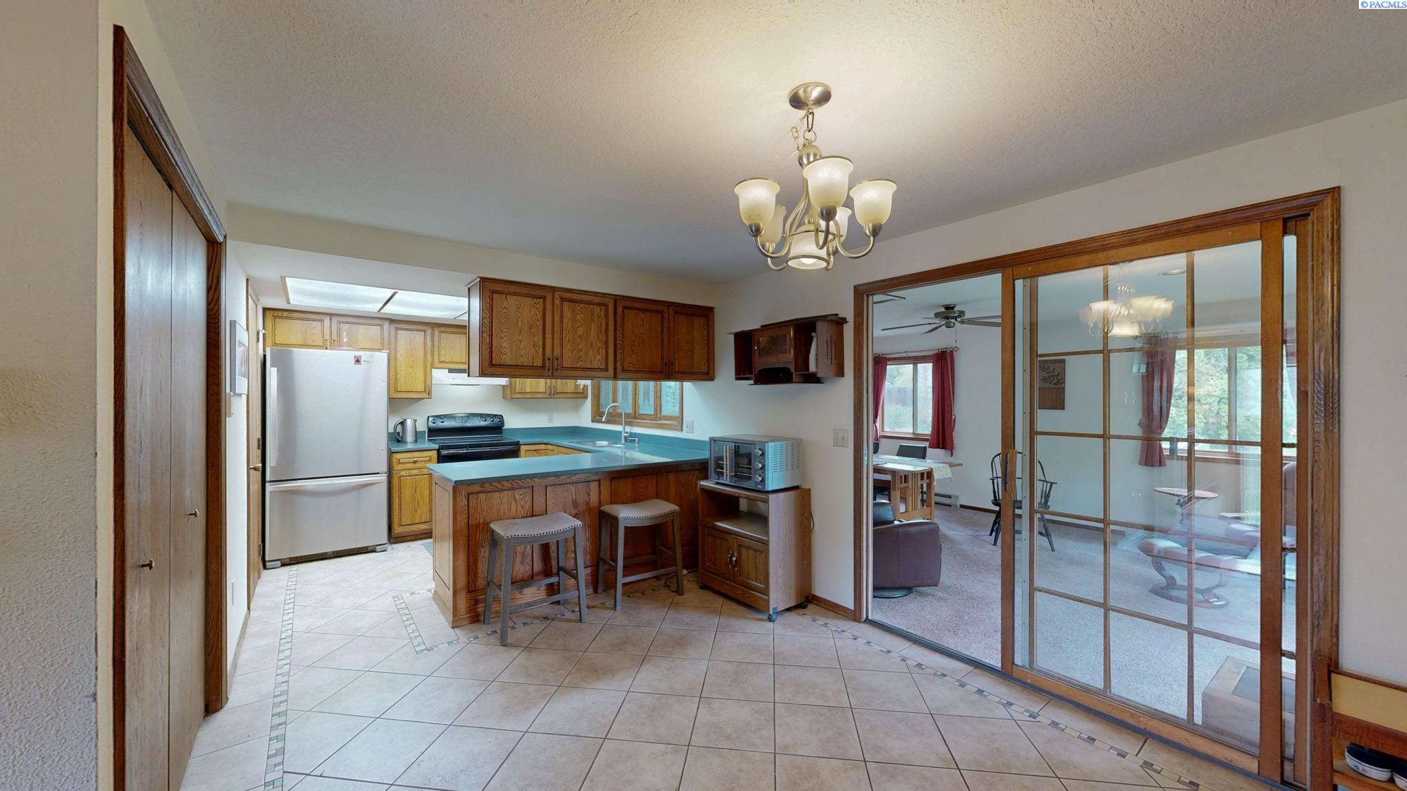 760 SE Greenhill Ct