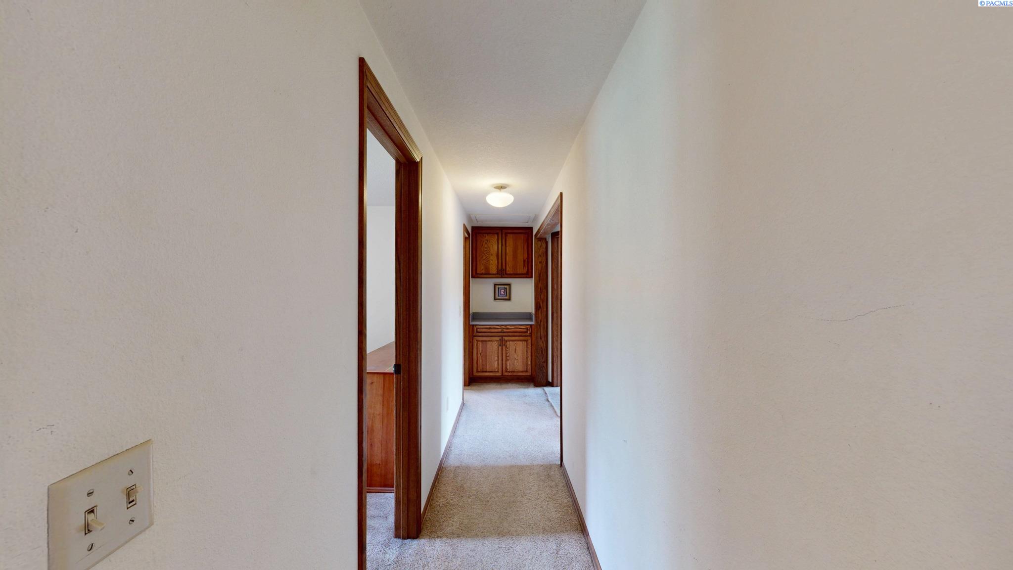 760 SE Greenhill Ct