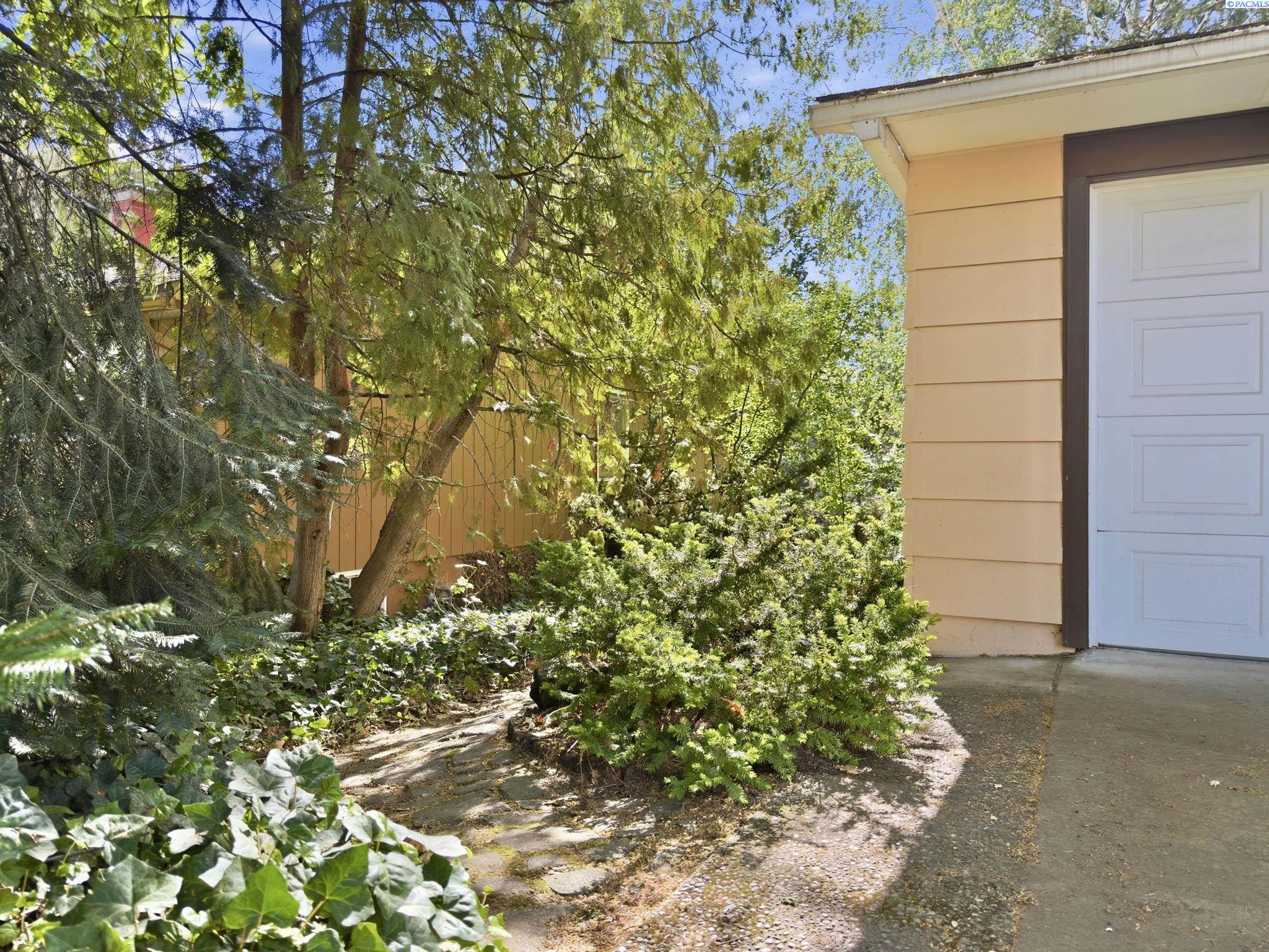 1305 NW Haven Circle
