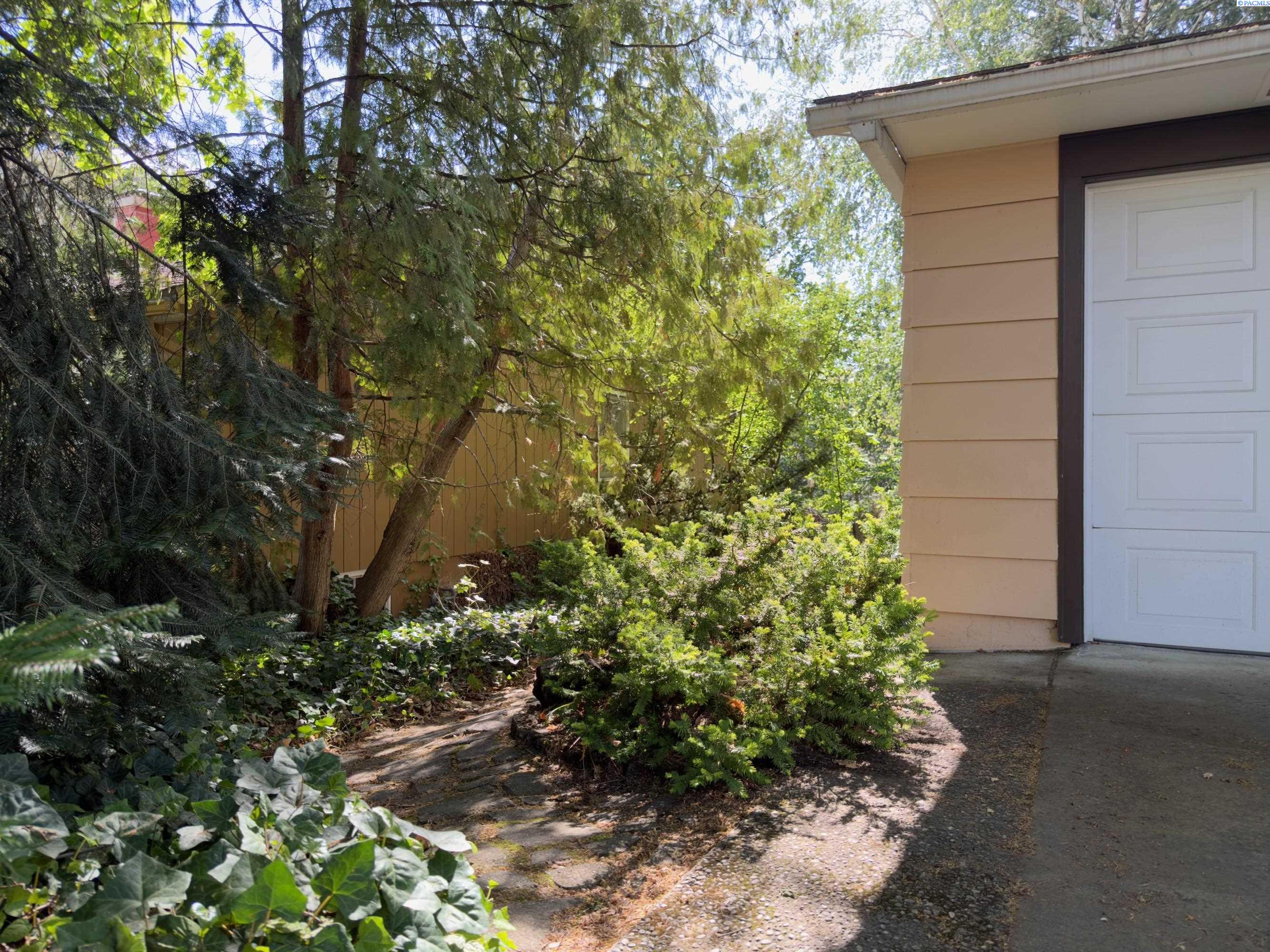1305 NW Haven Circle