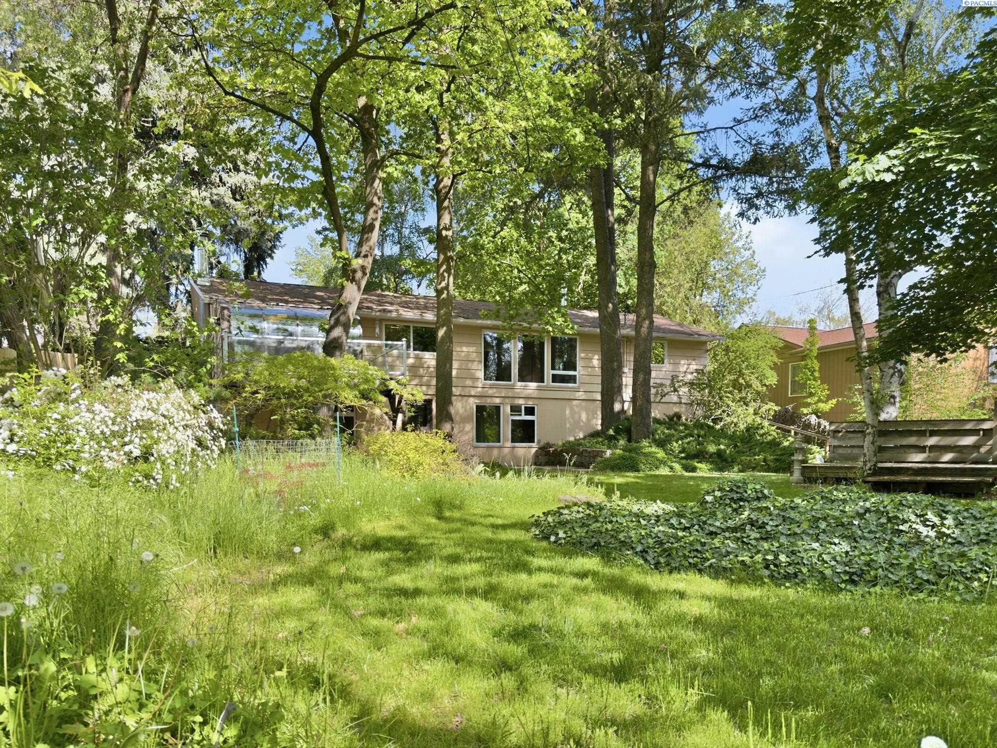 1305 NW Haven Circle
