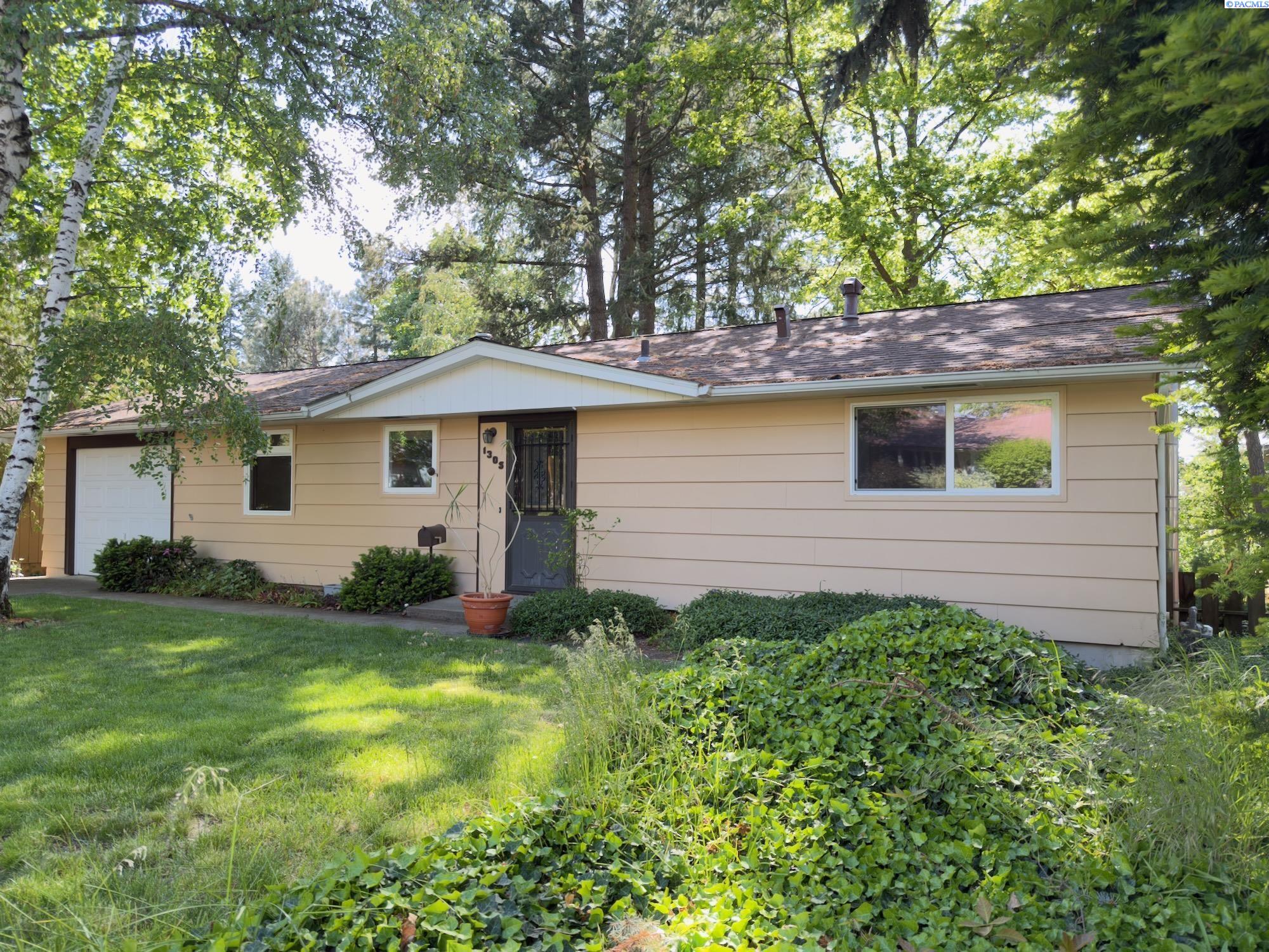 1305 NW Haven Circle