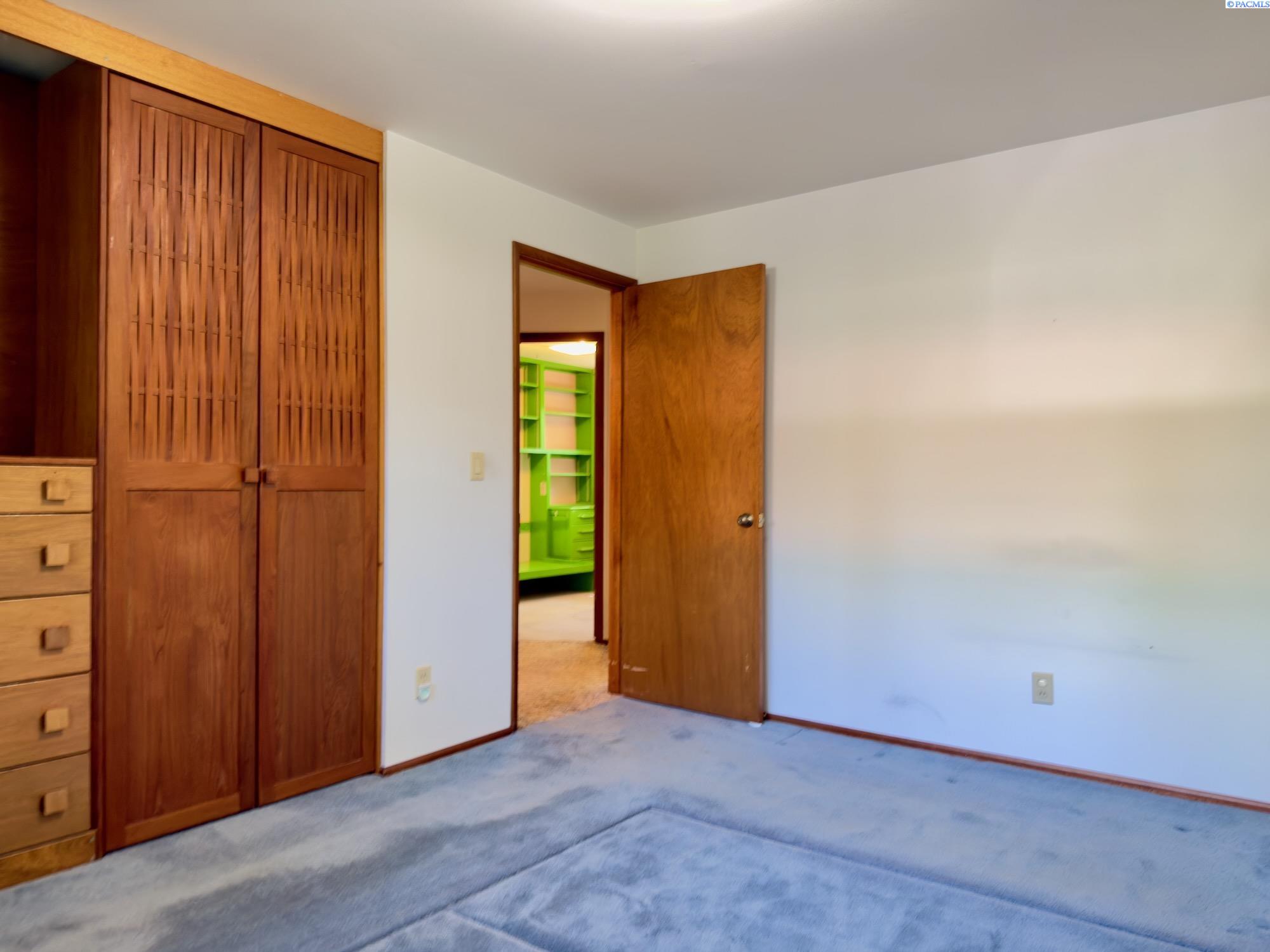1305 NW Haven Circle