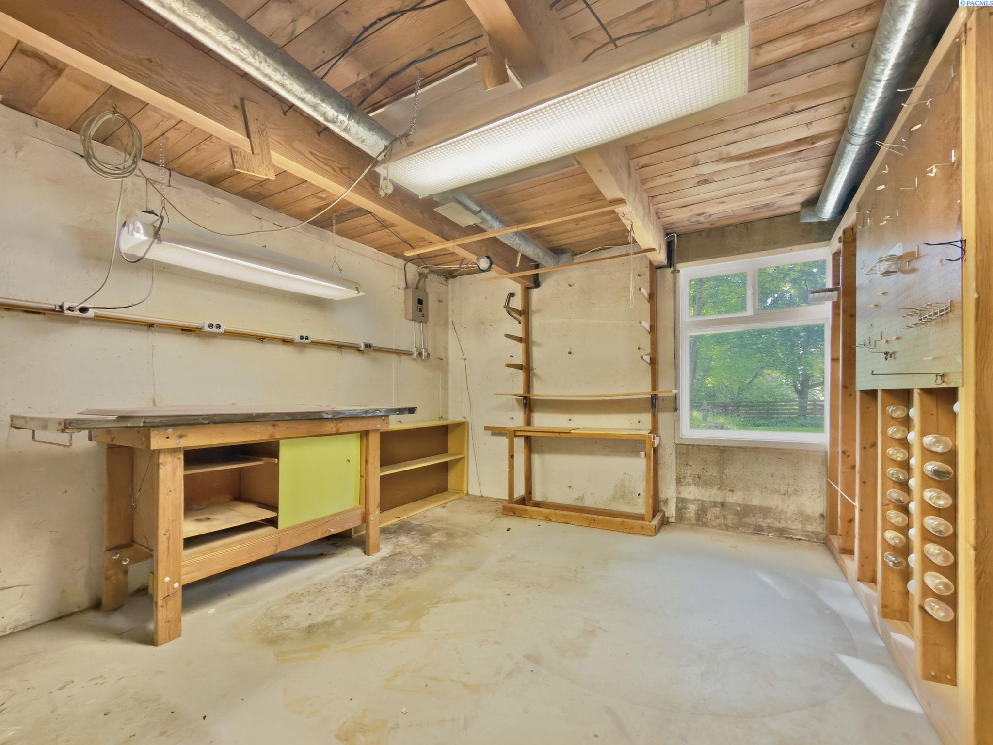 1305 NW Haven Circle