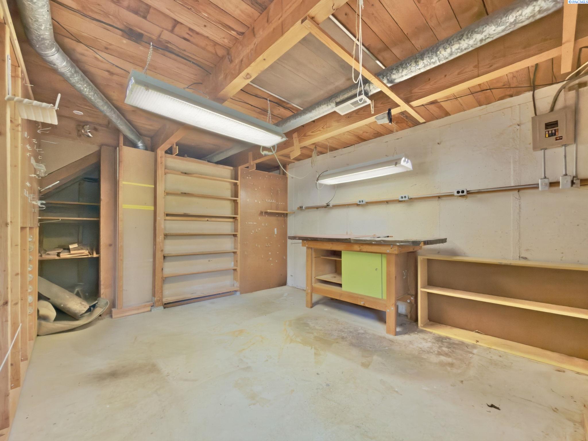 1305 NW Haven Circle