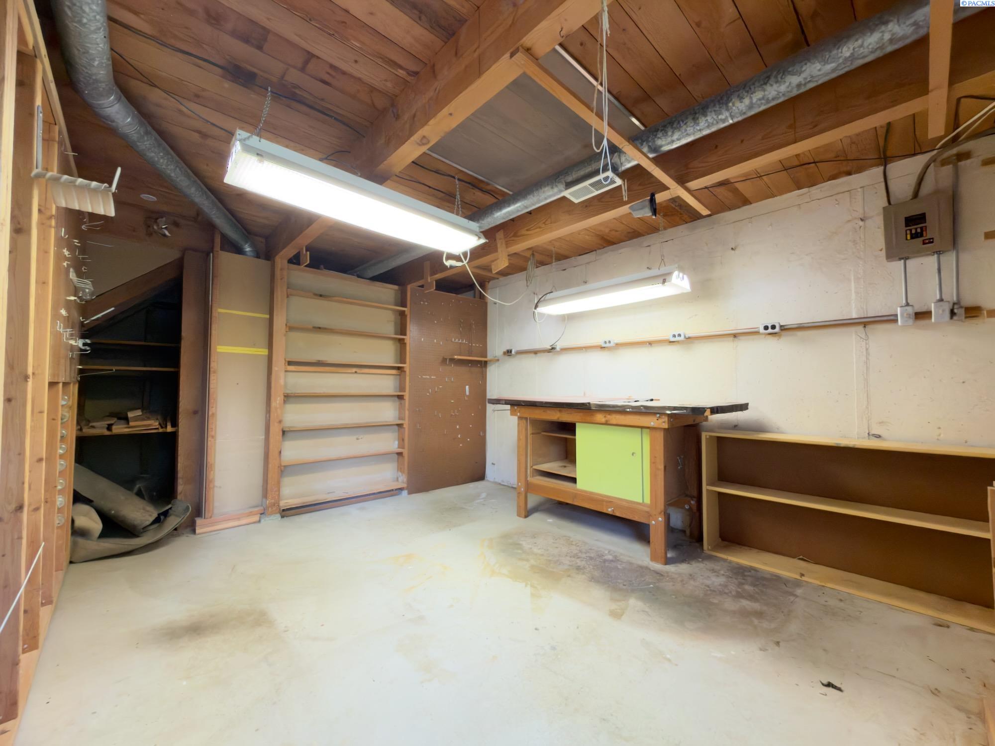 1305 NW Haven Circle