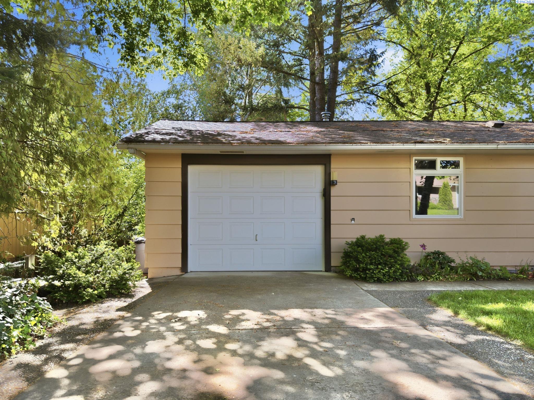 1305 NW Haven Circle