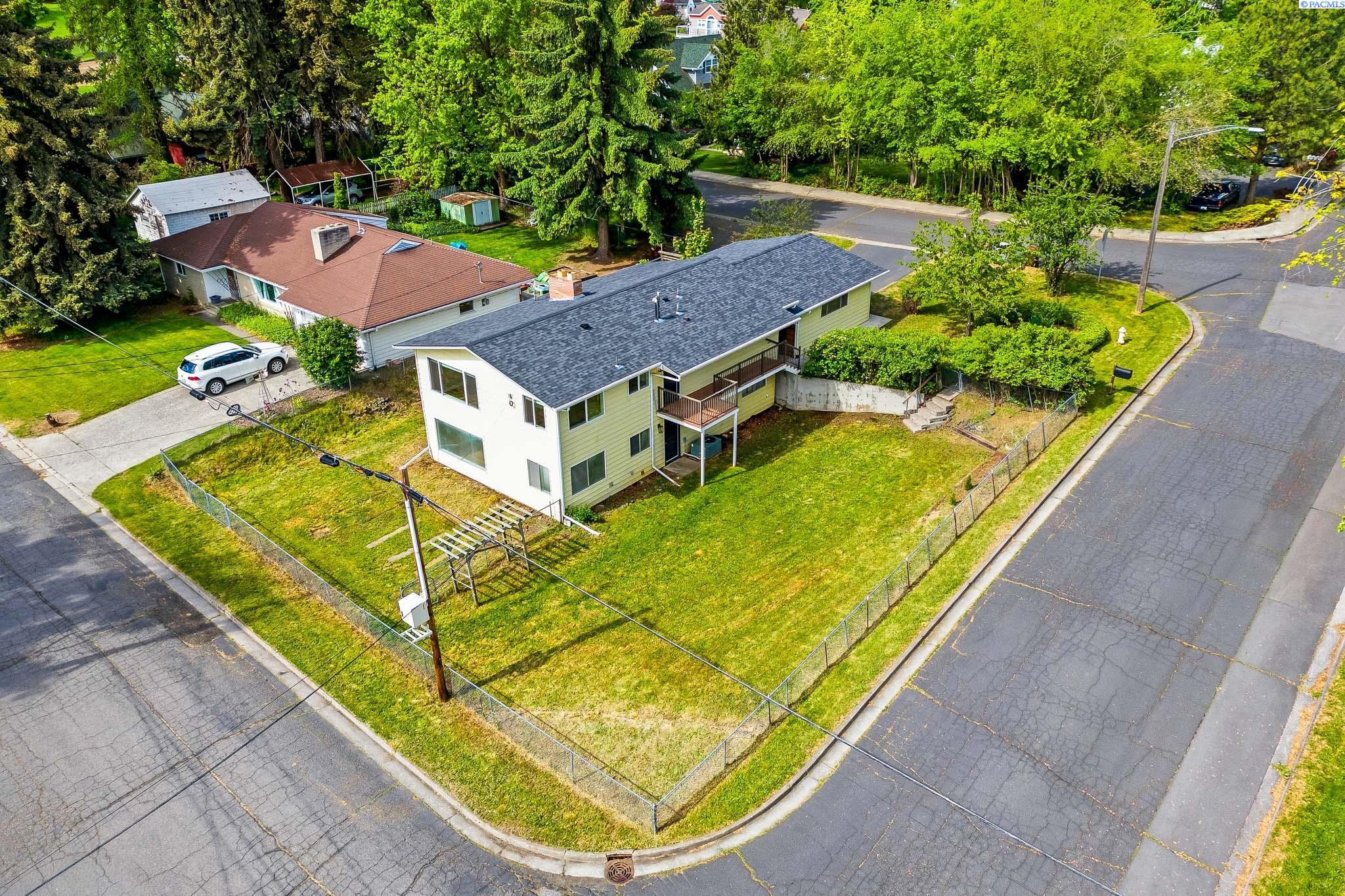 655 SE Jackson St.