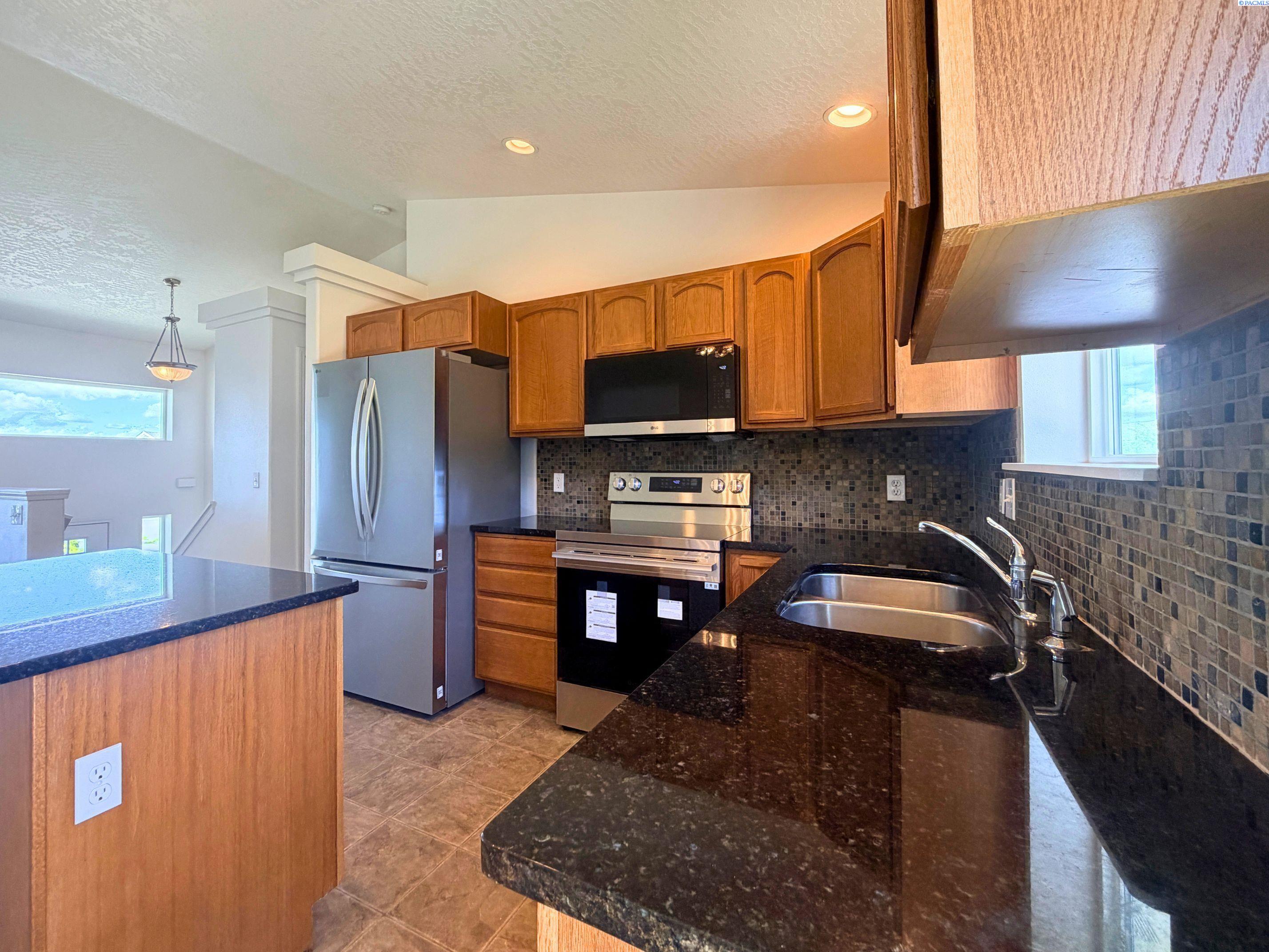 1255 SW Latour Peak