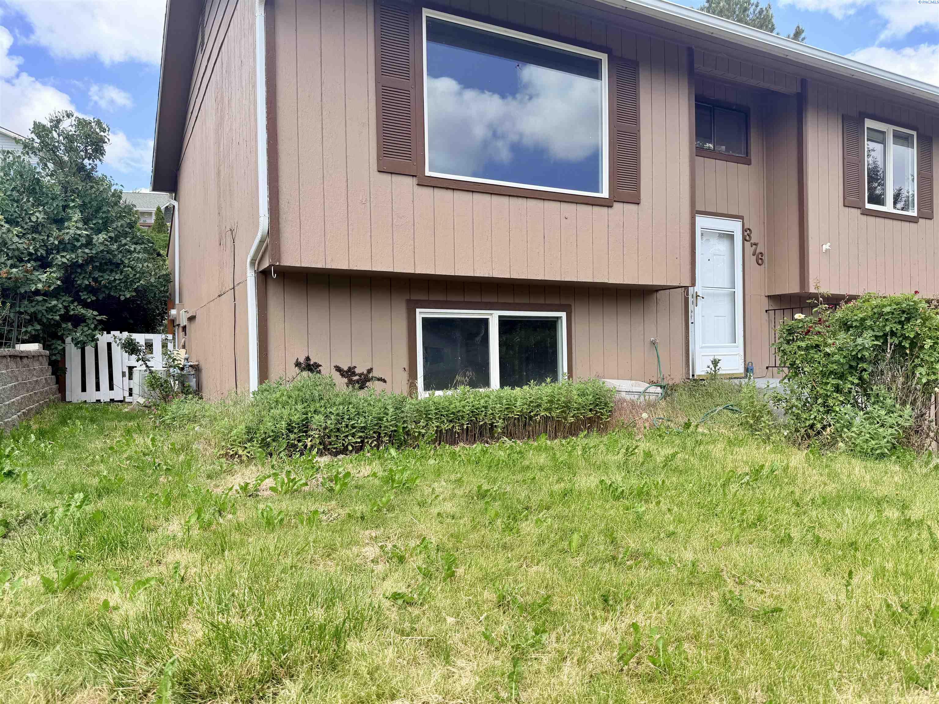 376 NW Dillon Street