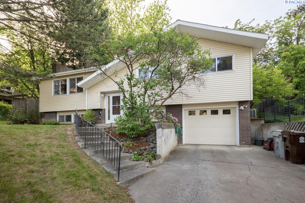 340 NW Larry Street