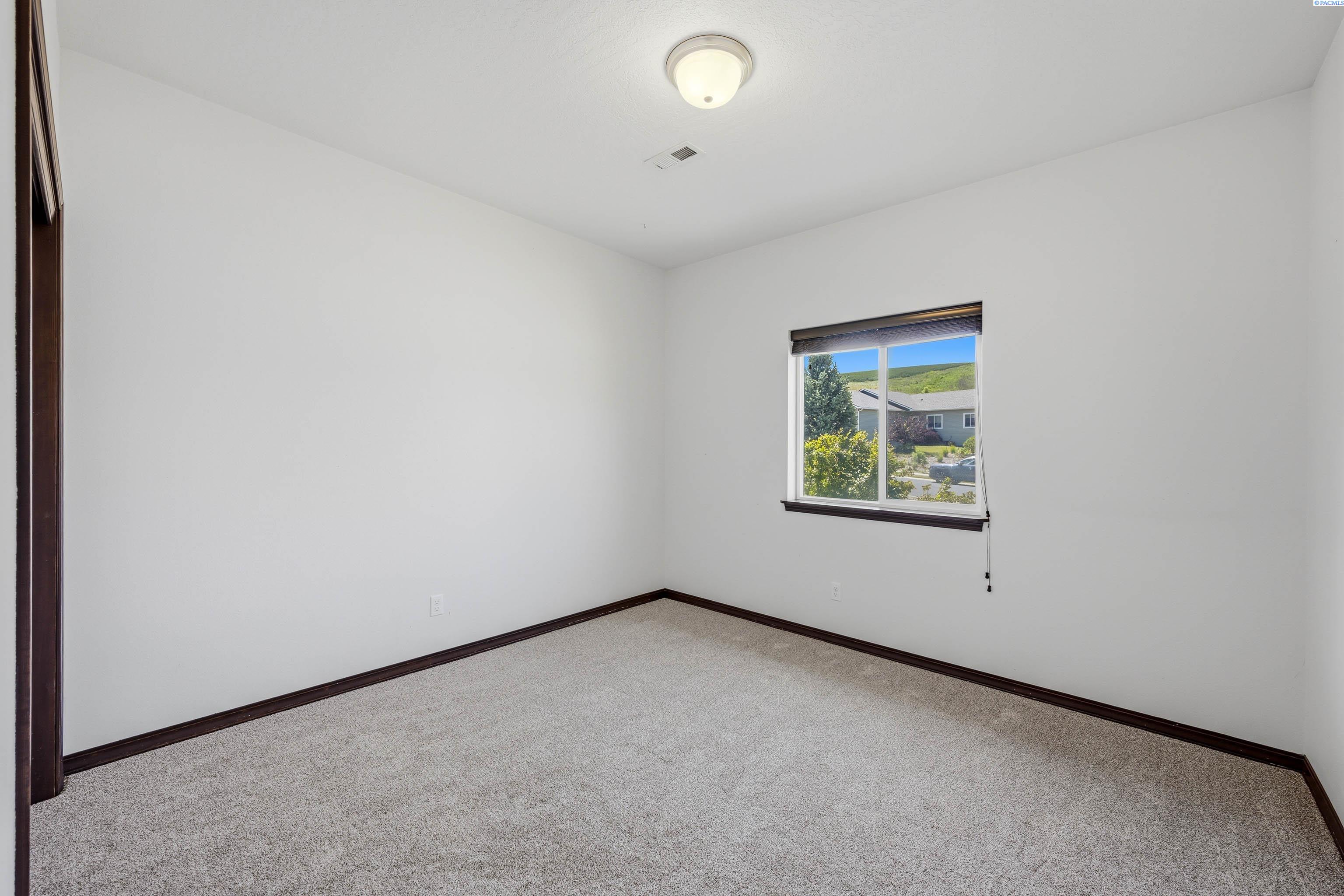 1030 SW Corral Court