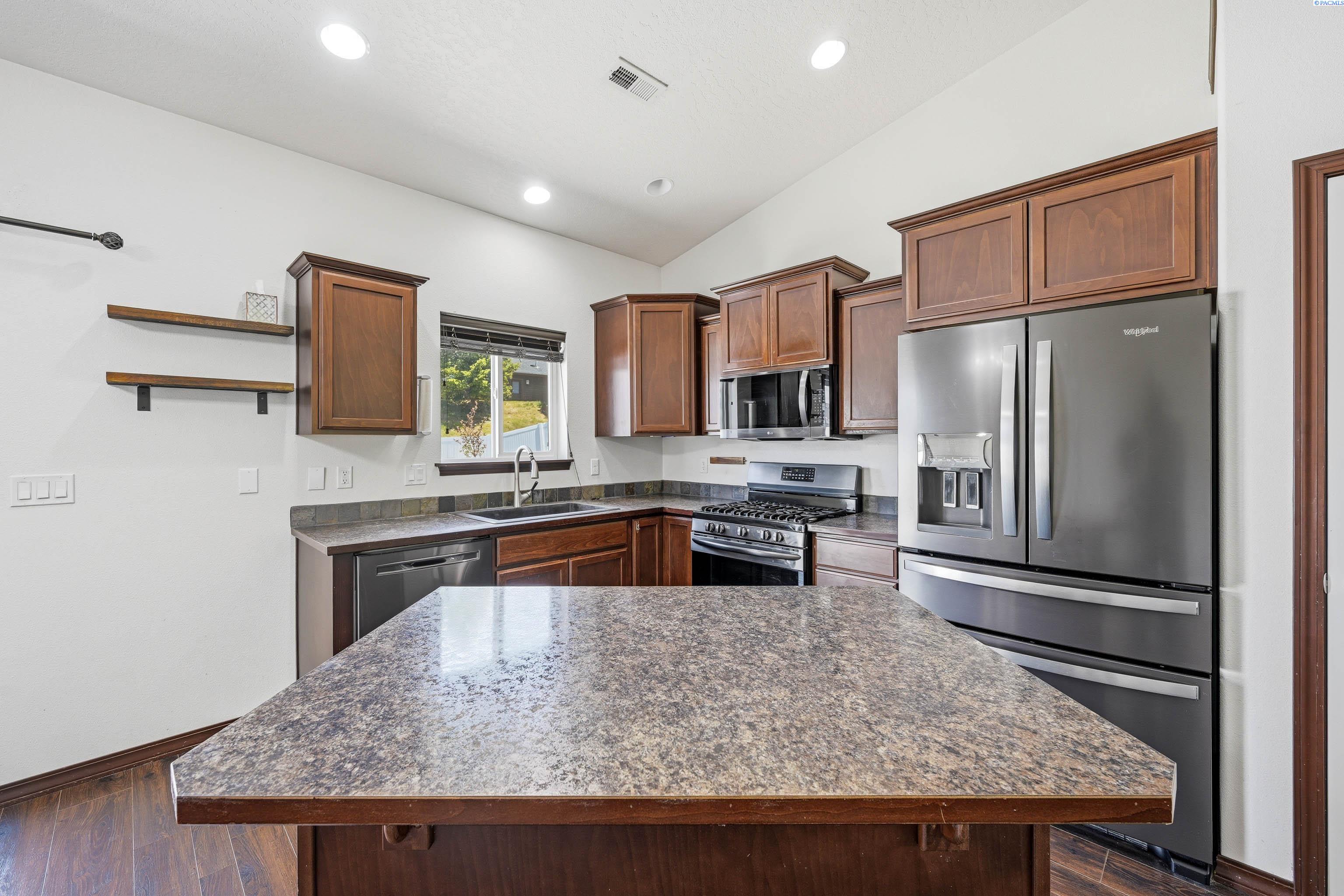 1030 SW Corral Court