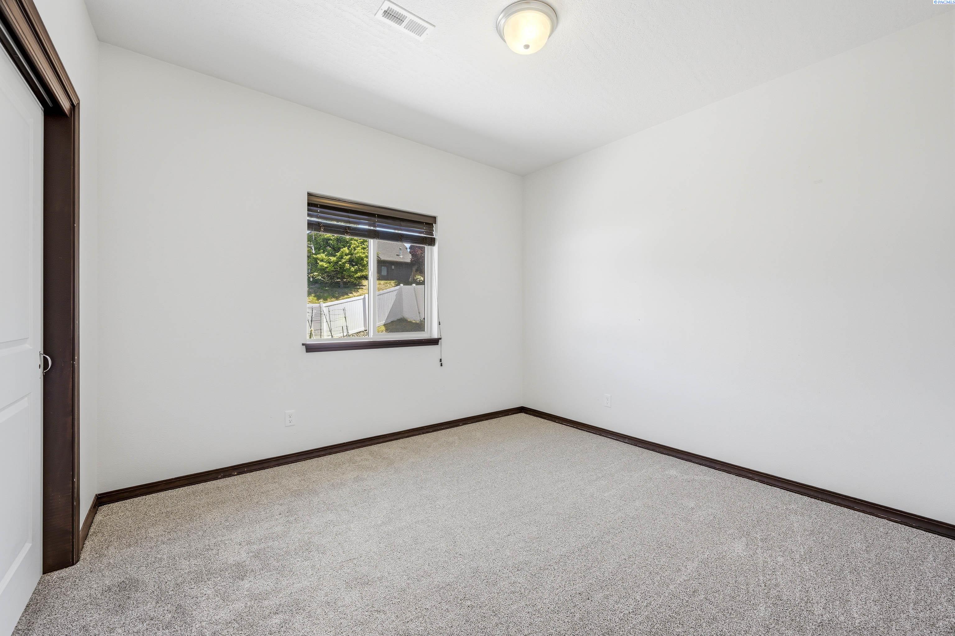 1030 SW Corral Court
