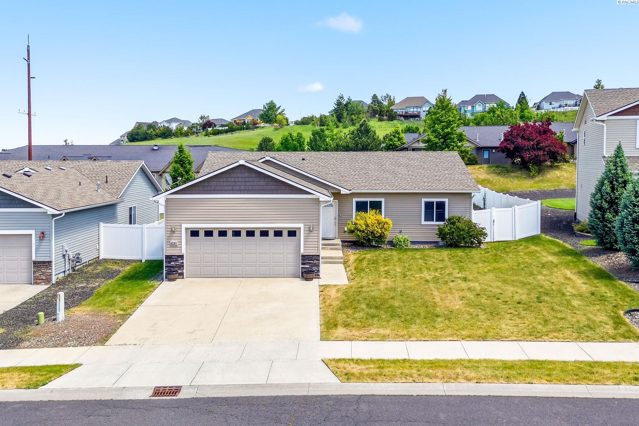 1030 SW Corral Court