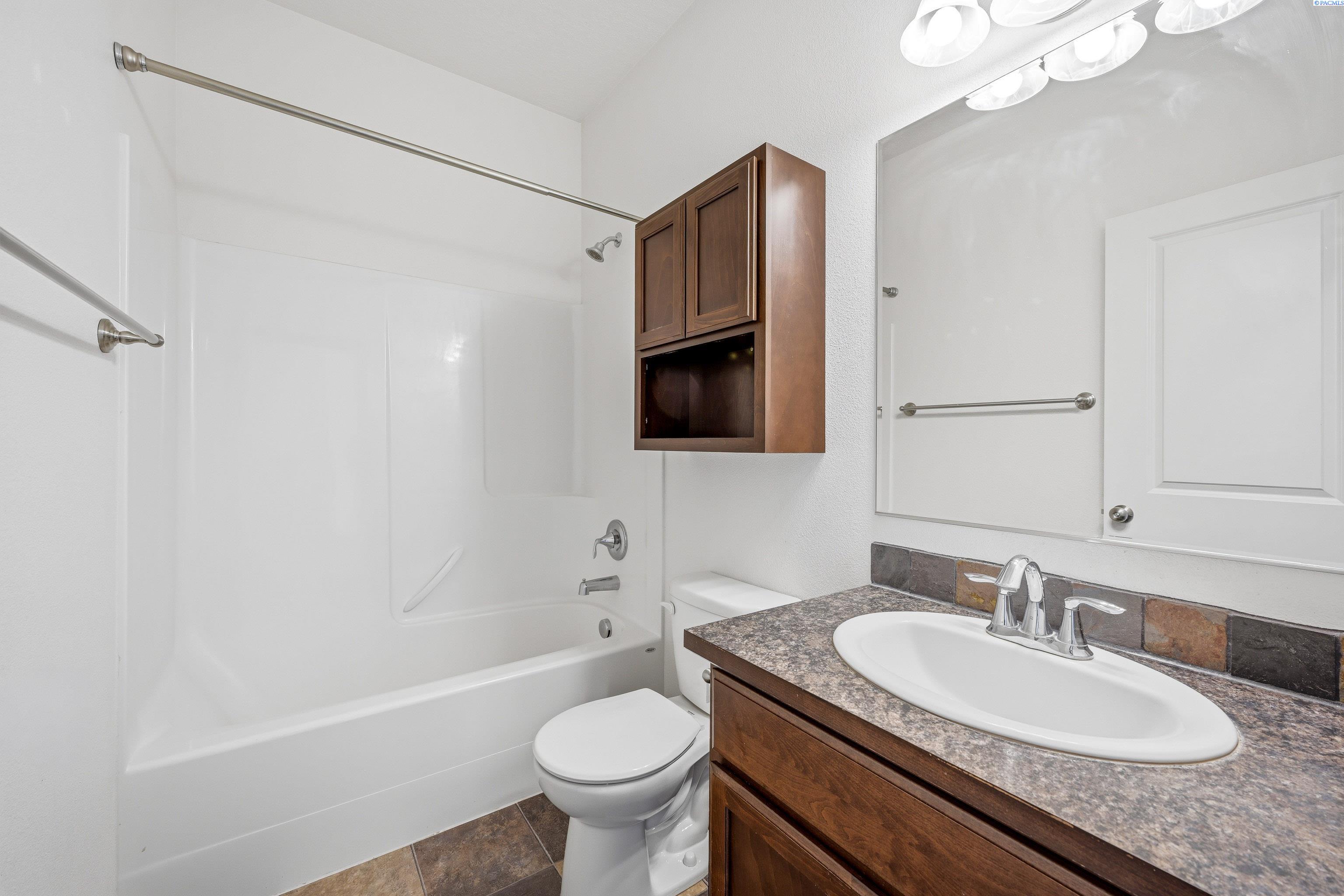 1030 SW Corral Court