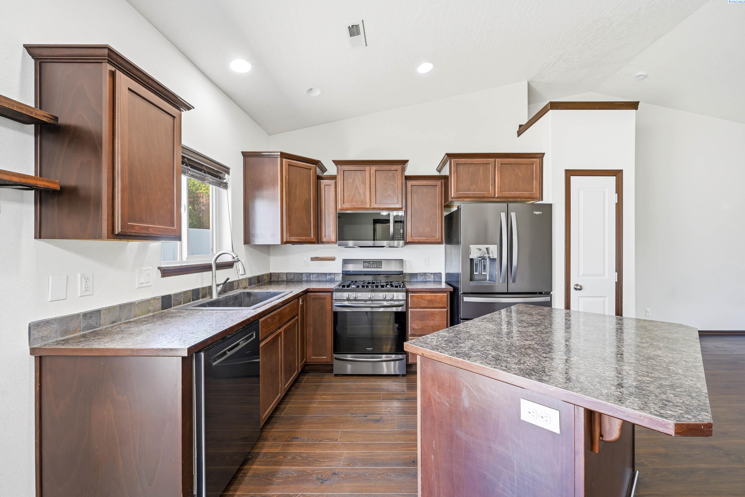 1030 SW Corral Court