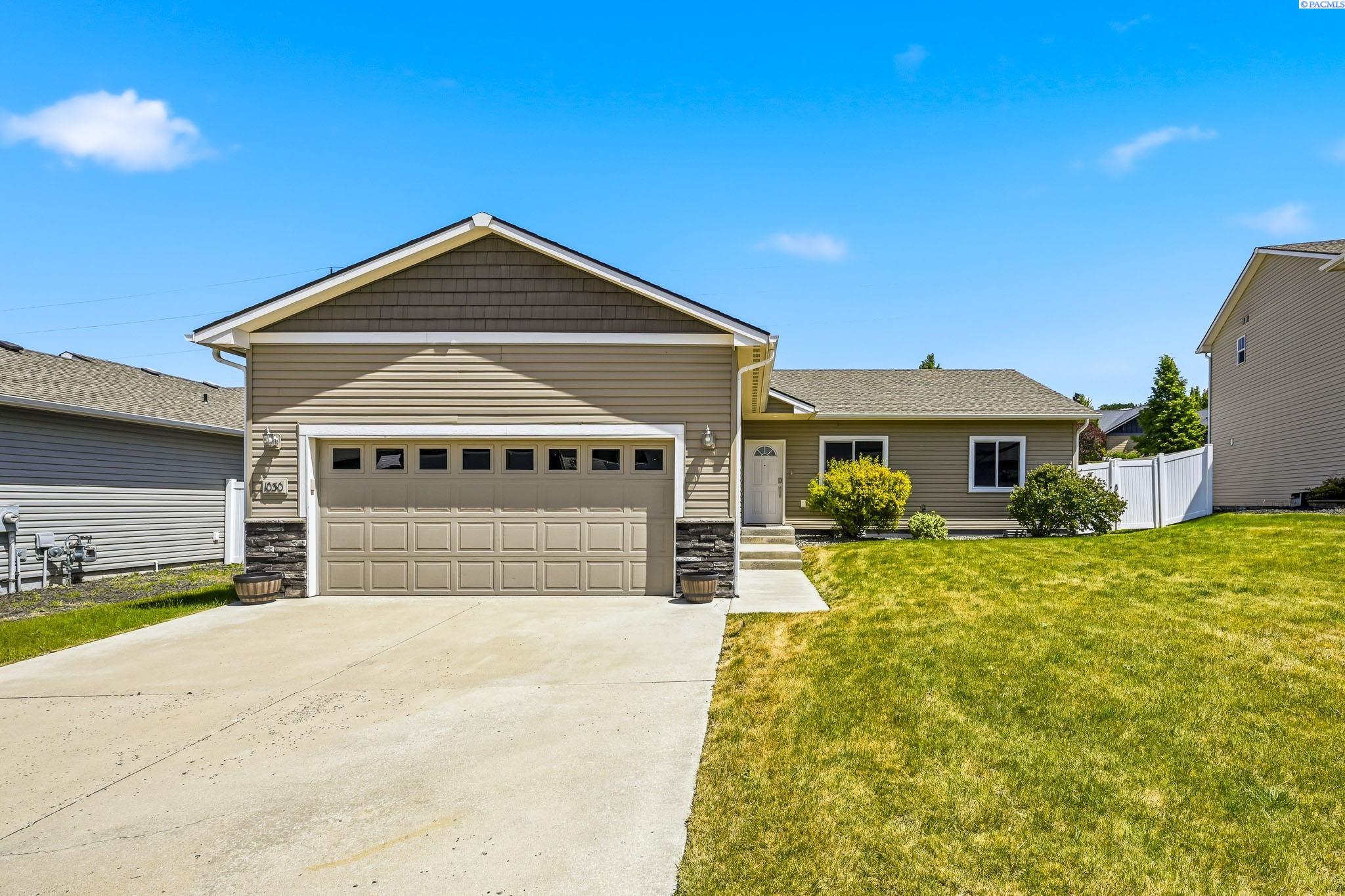 1030 SW Corral Court
