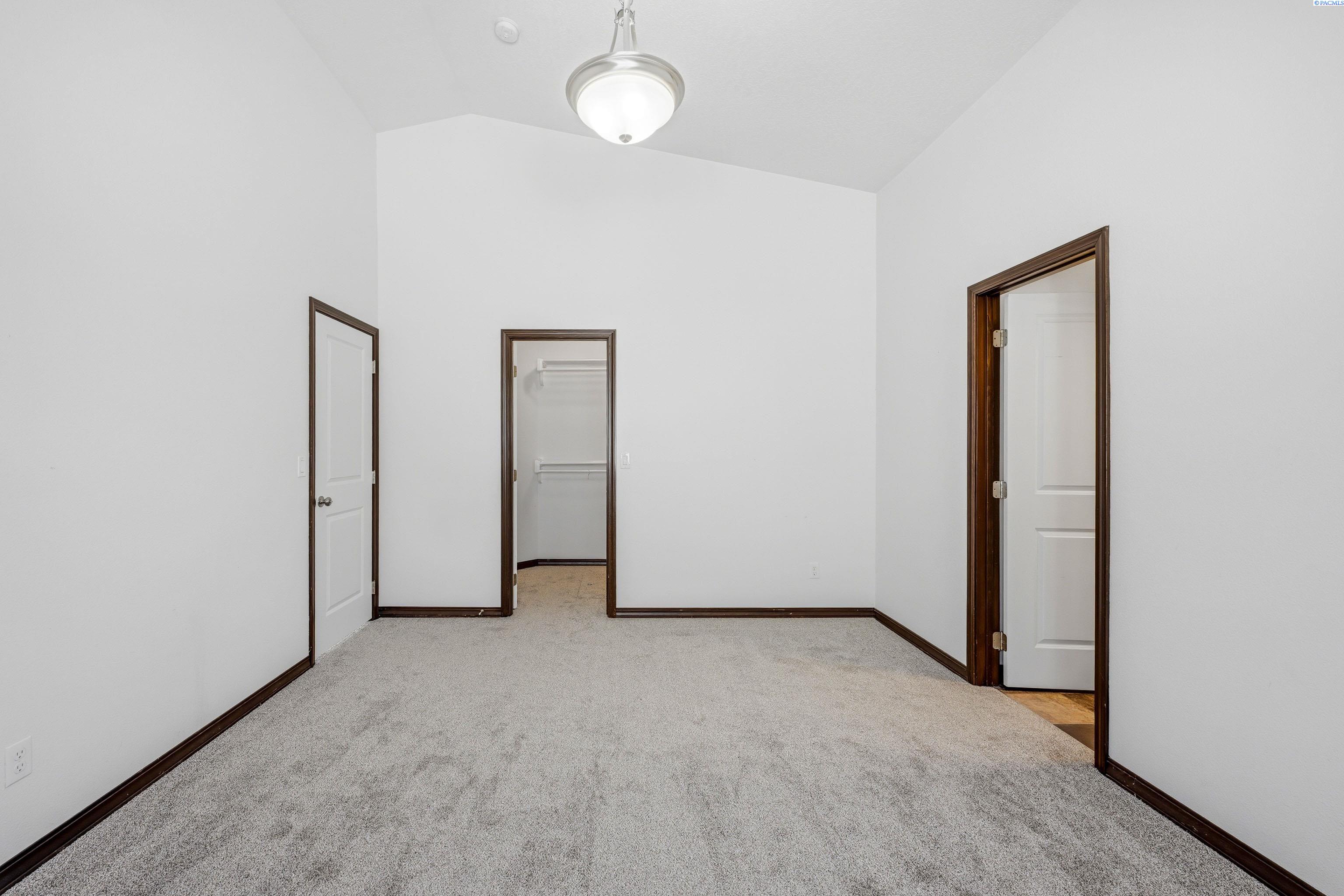 1030 SW Corral Court