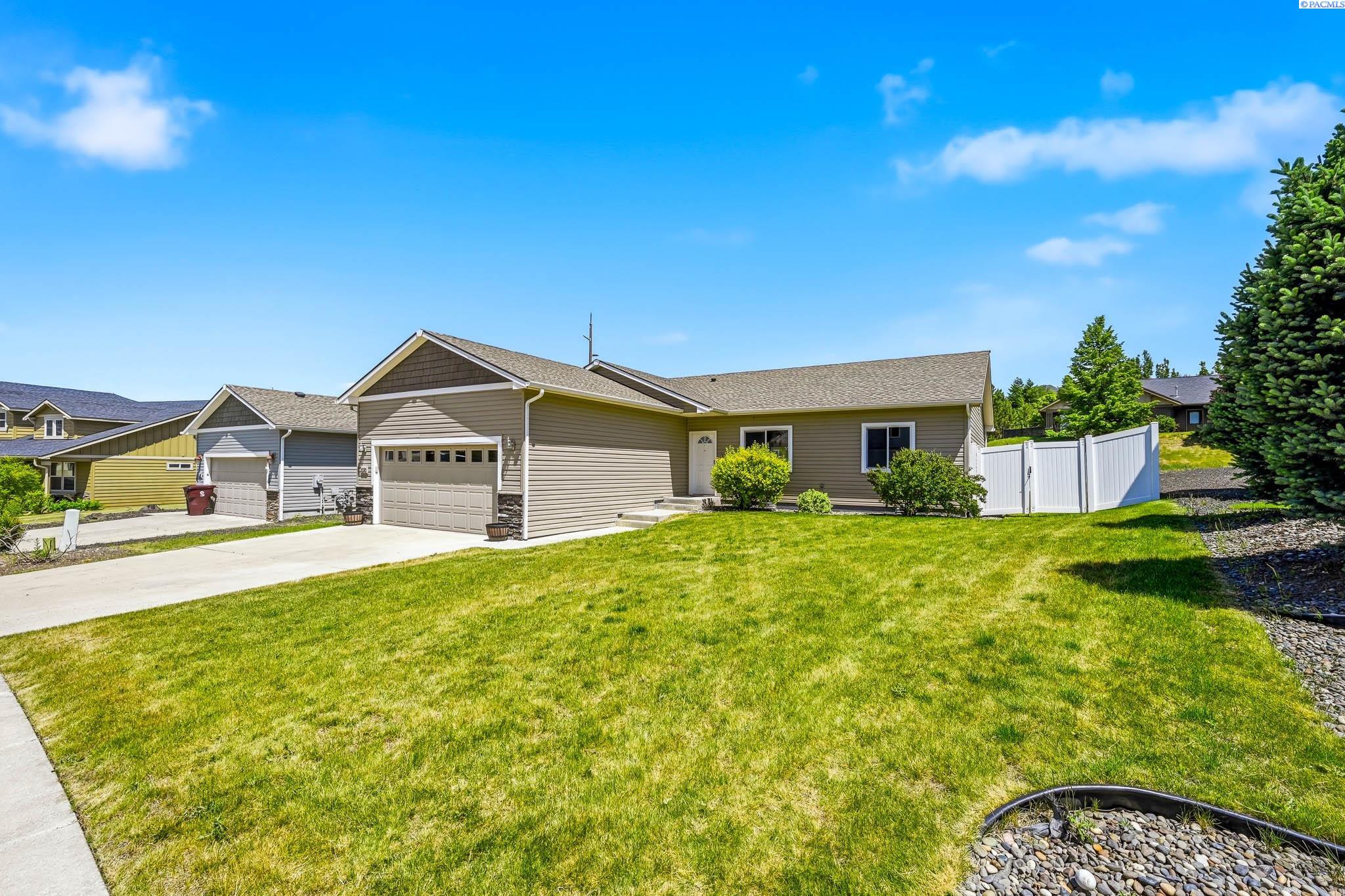 1030 SW Corral Court