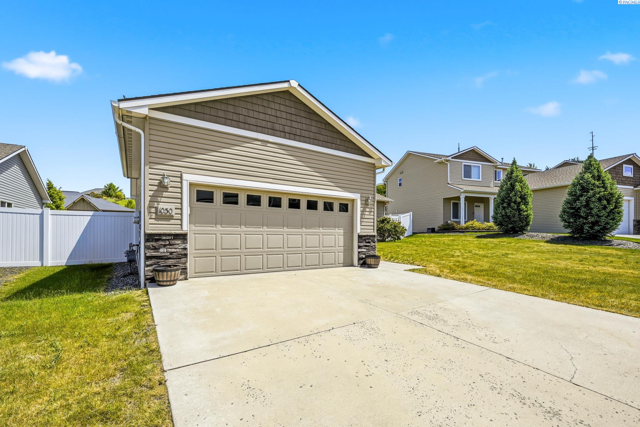 1030 SW Corral Court