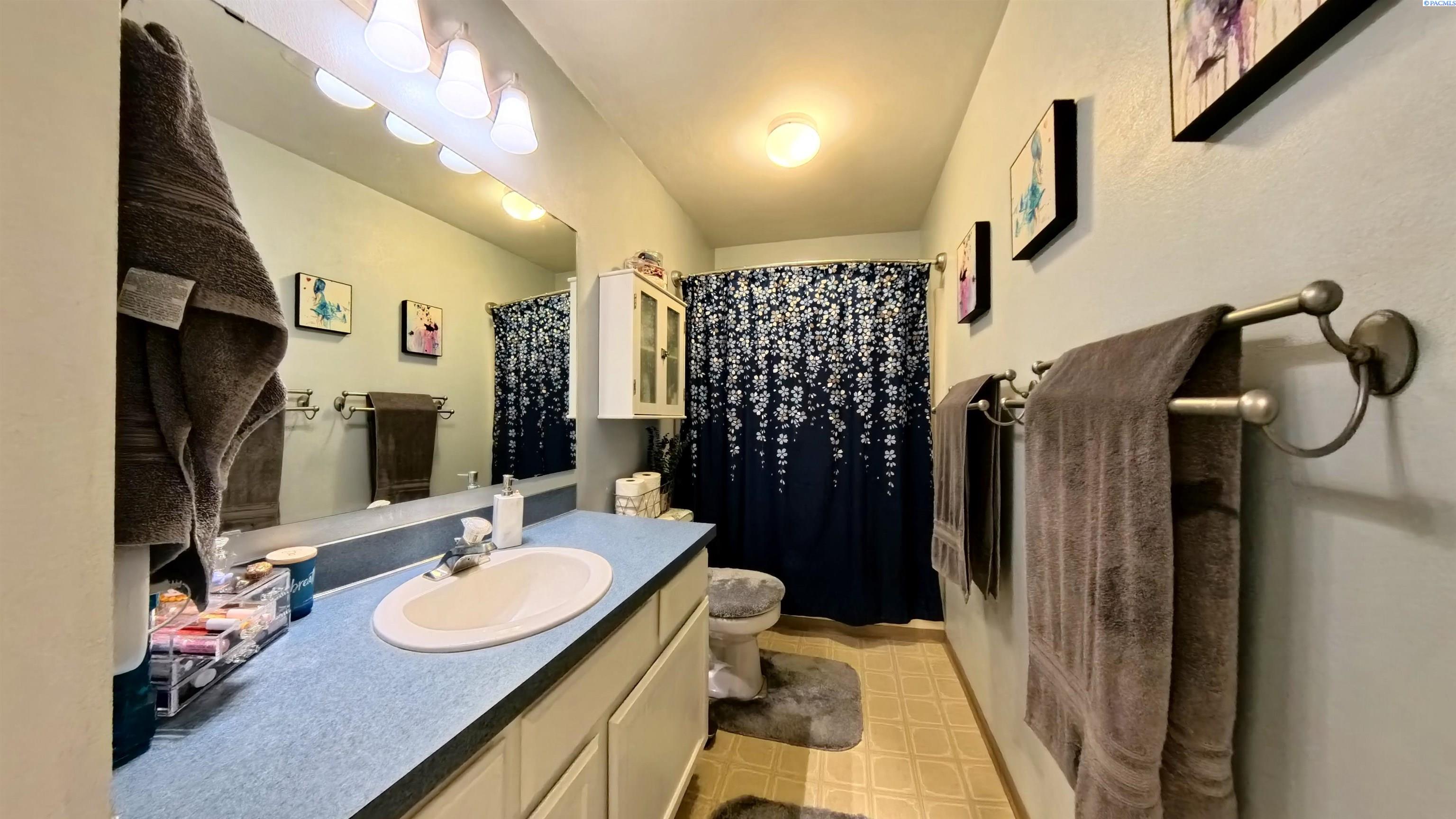 287 NW Clay Ct