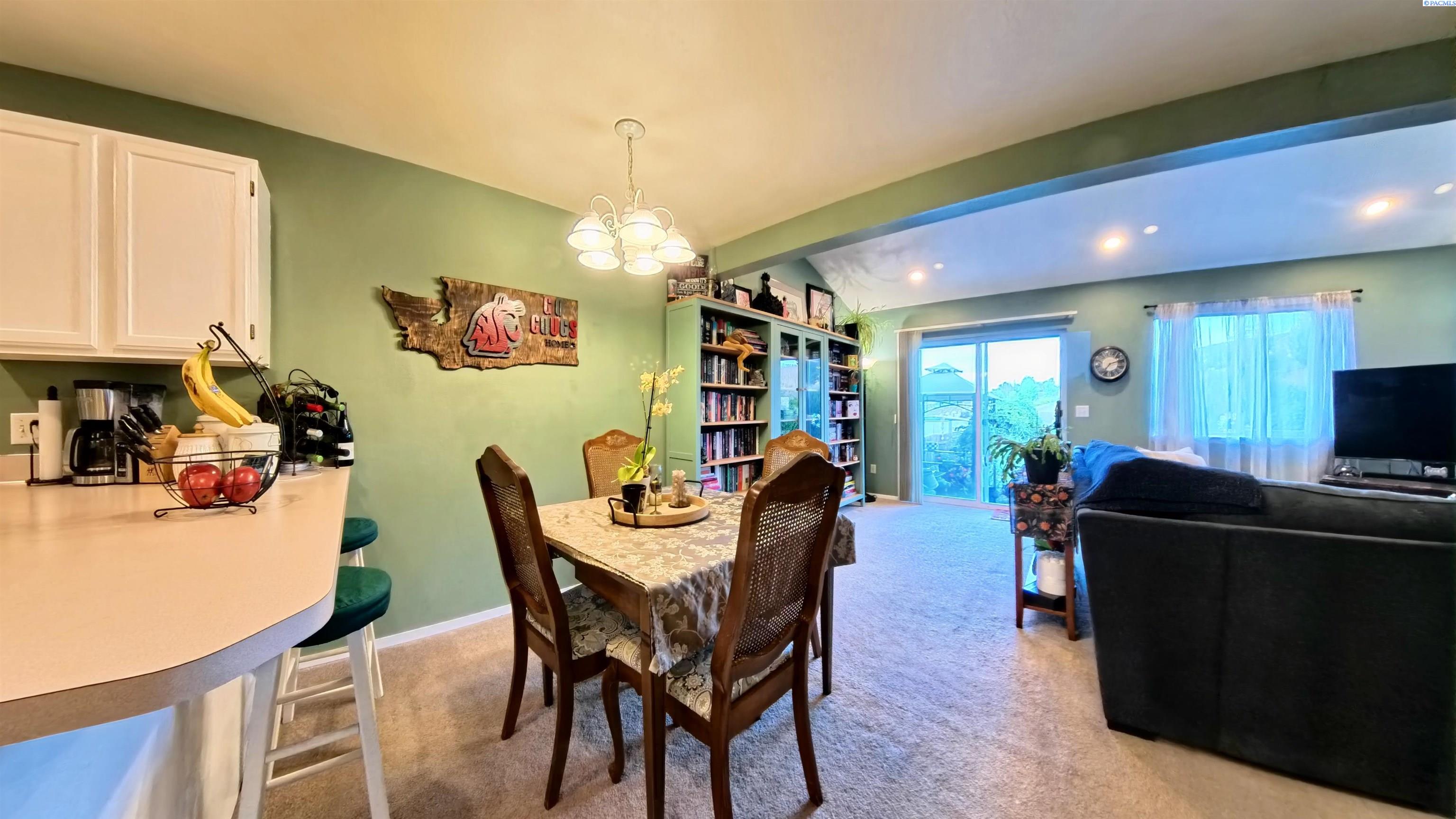 287 NW Clay Ct
