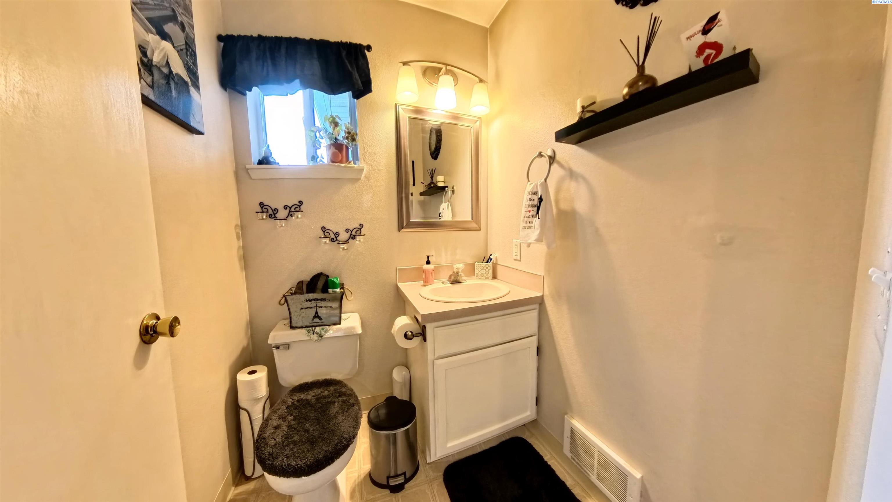 287 NW Clay Ct