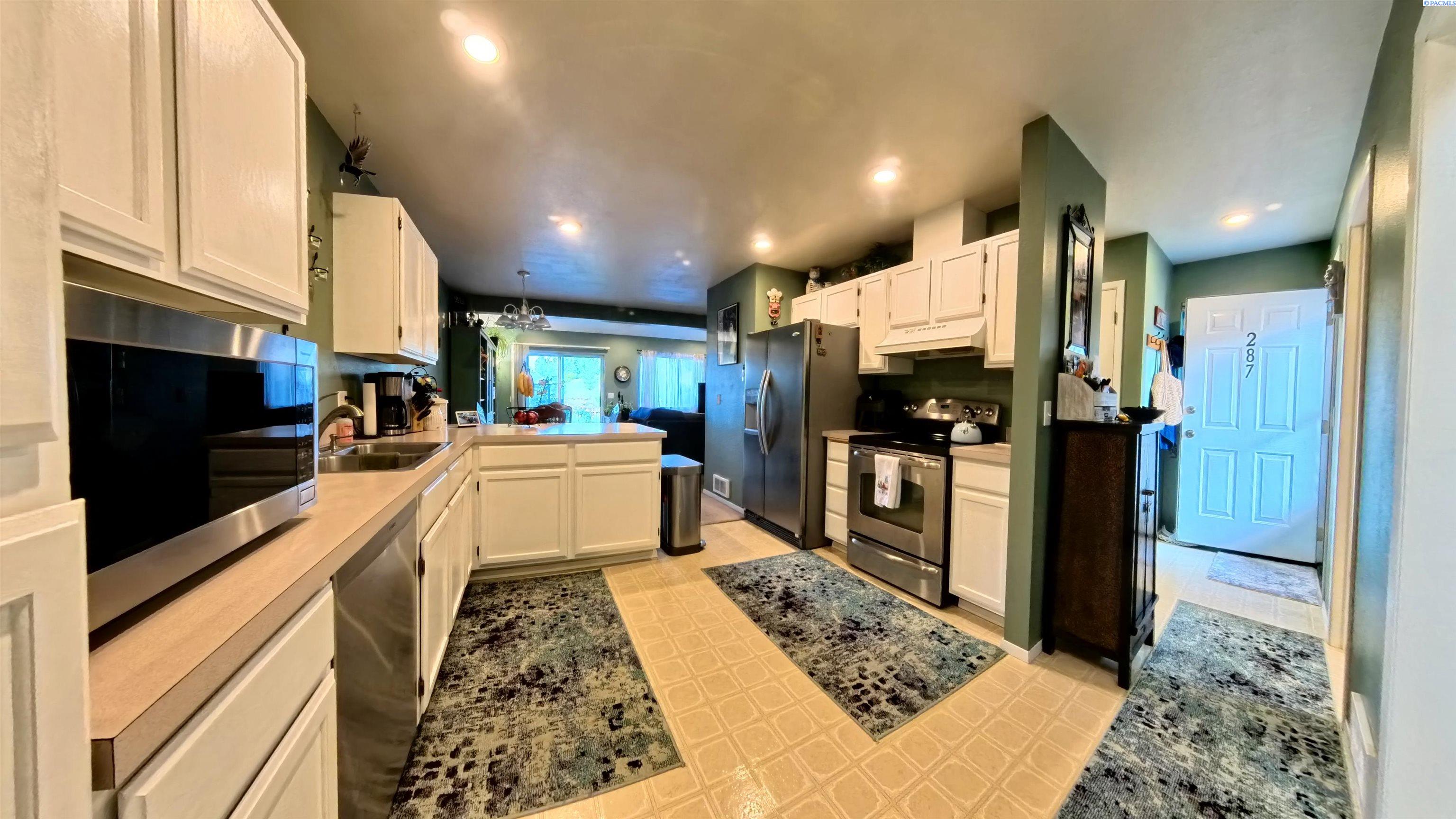 287 NW Clay Ct