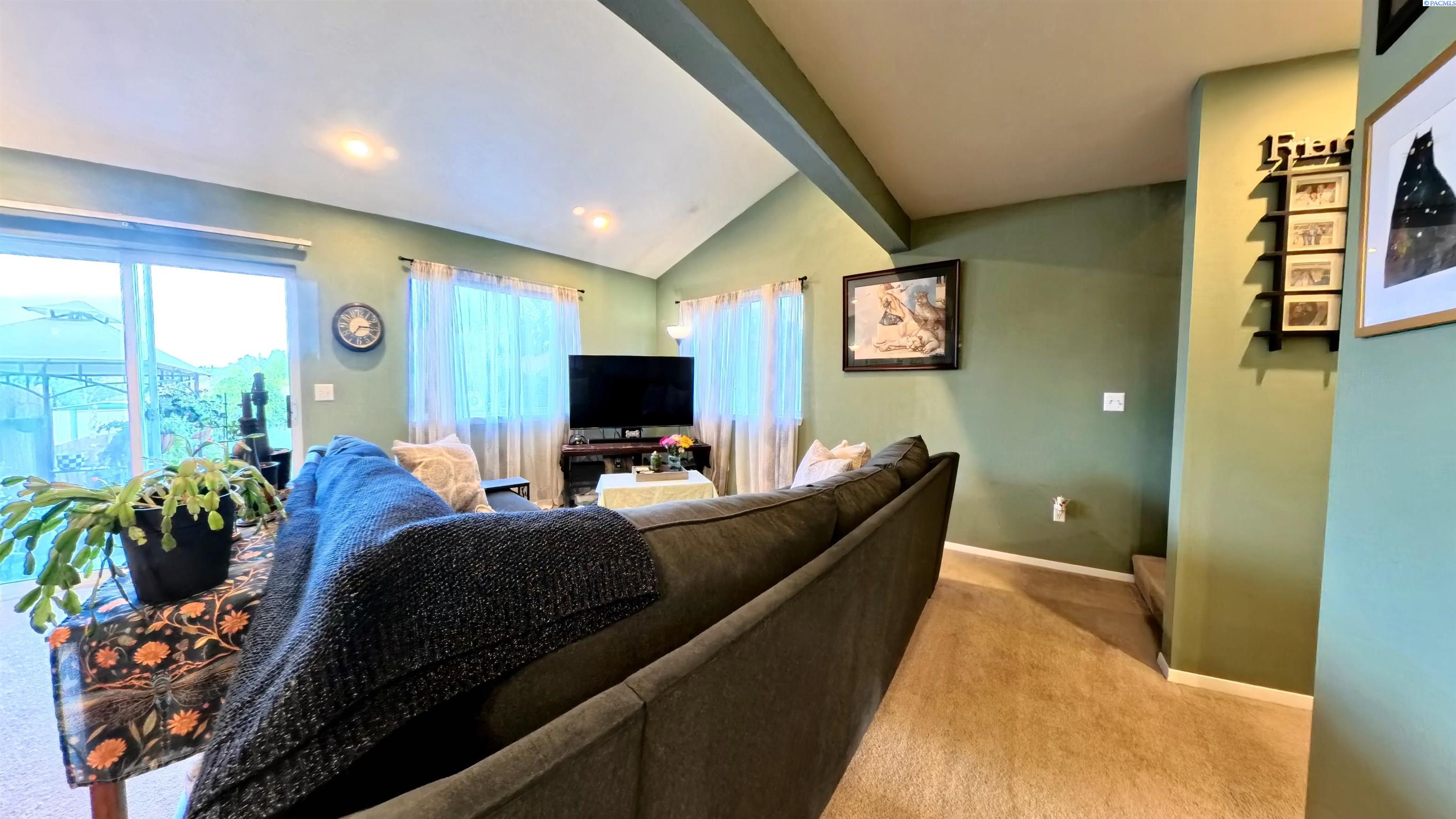 287 NW Clay Ct