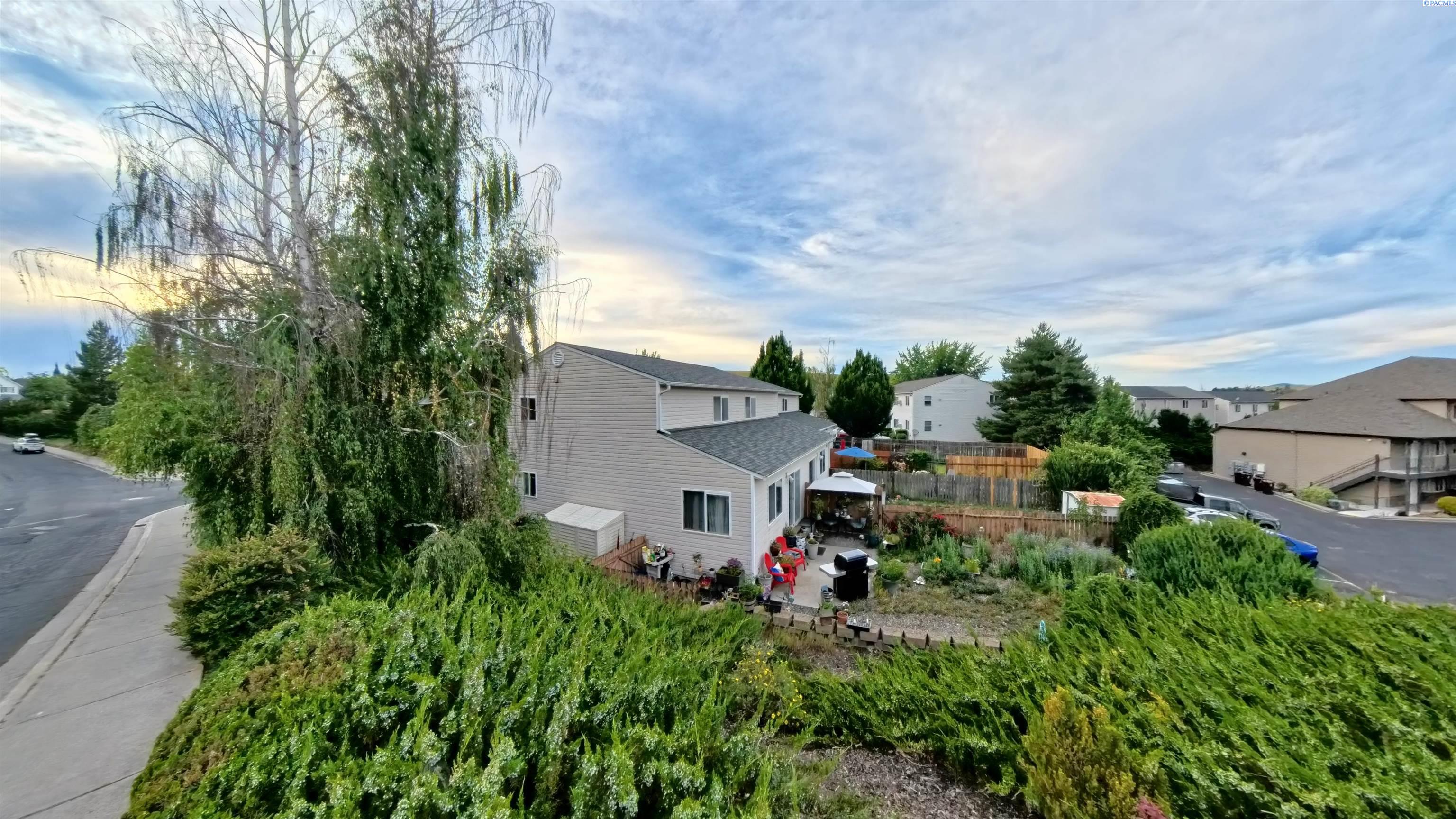 287 NW Clay Ct