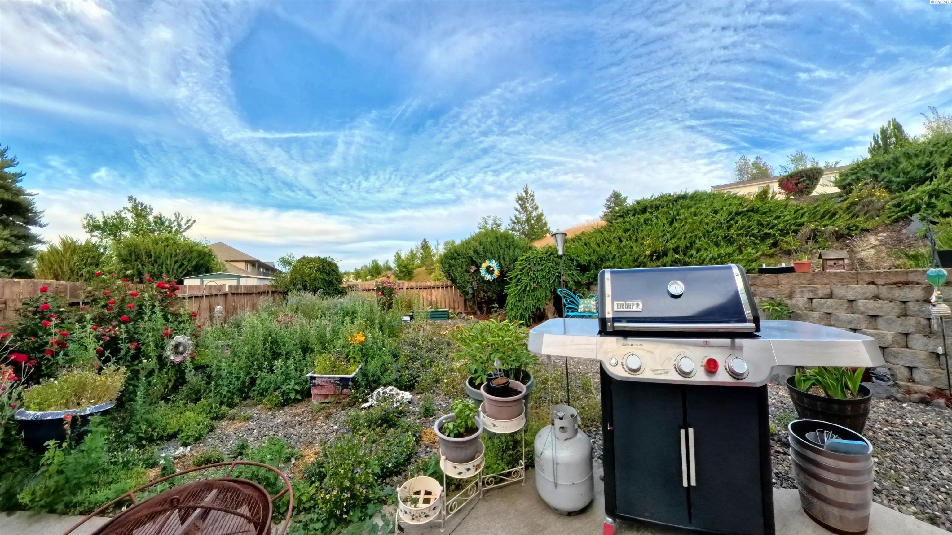 287 NW Clay Ct
