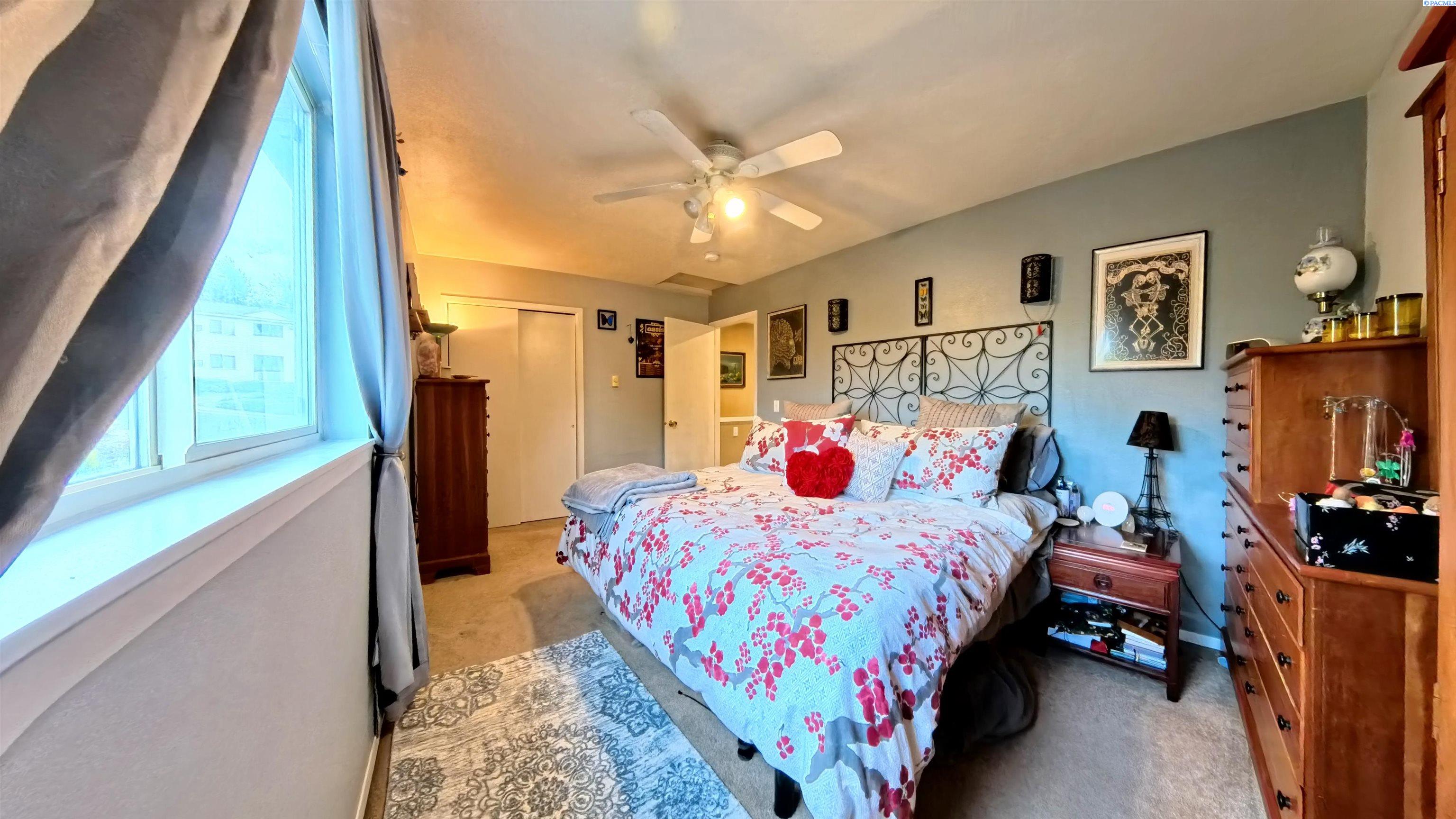 287 NW Clay Ct