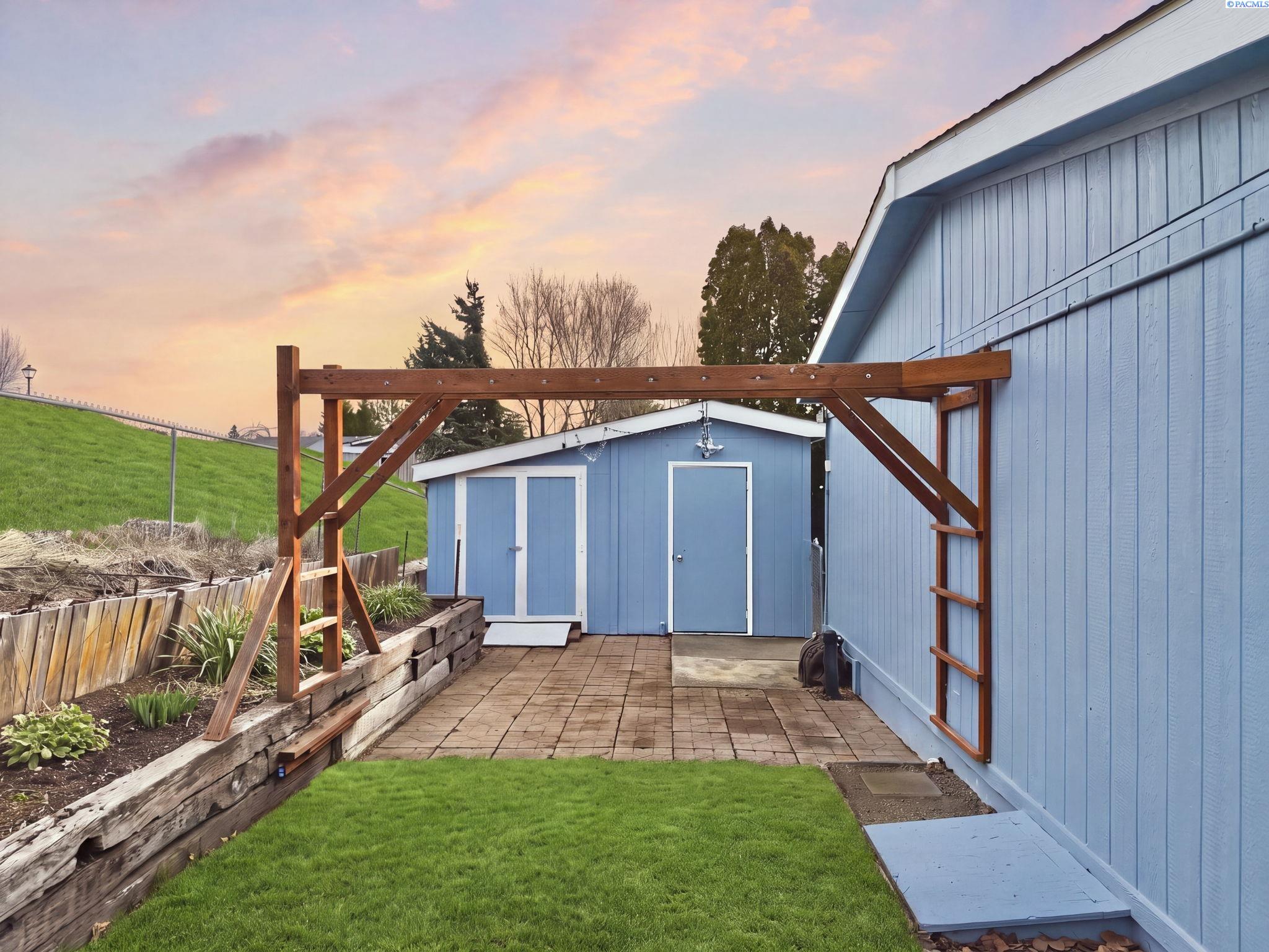112 NW Glenhaven Drive