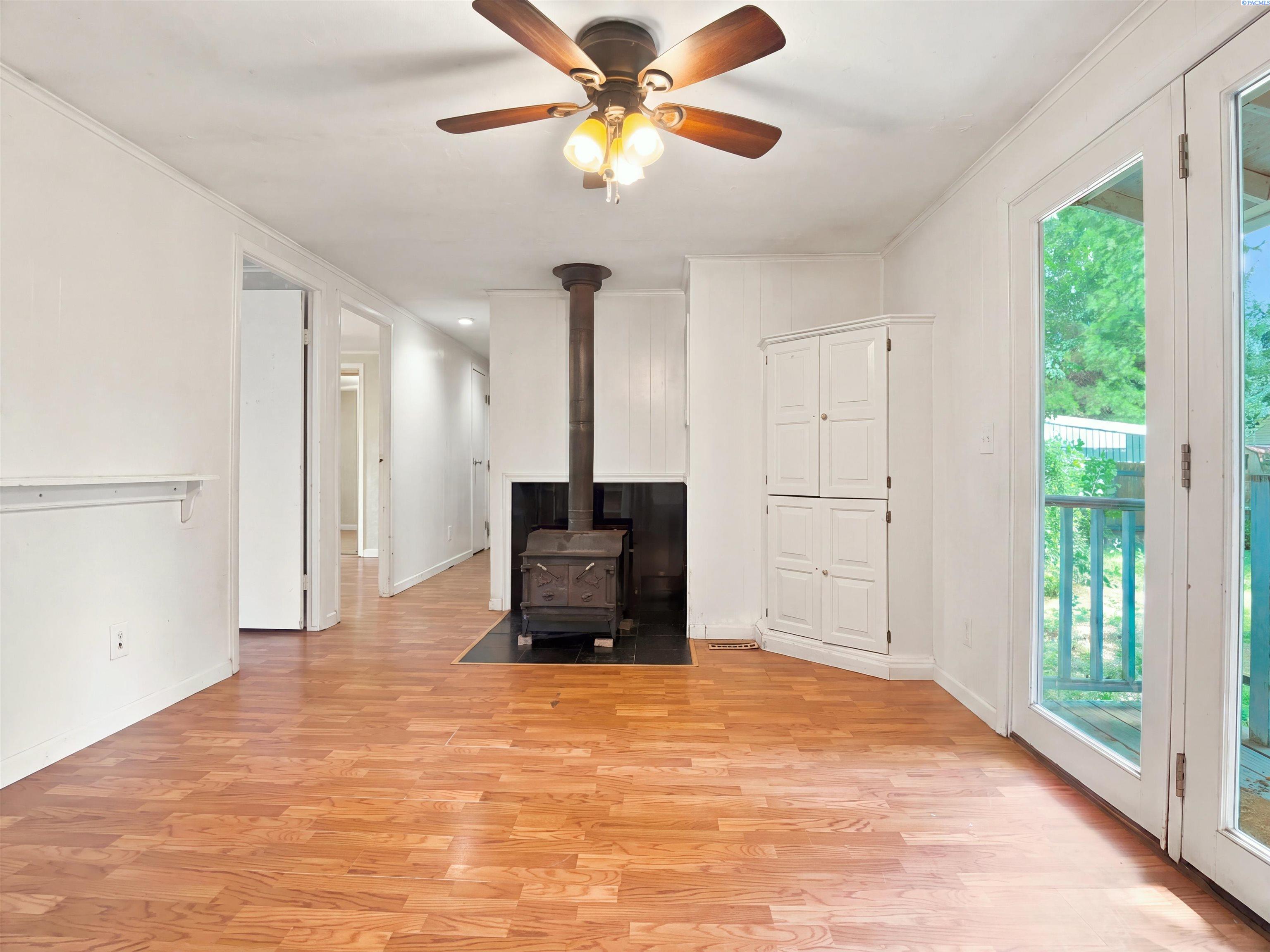 302 E Chestnut