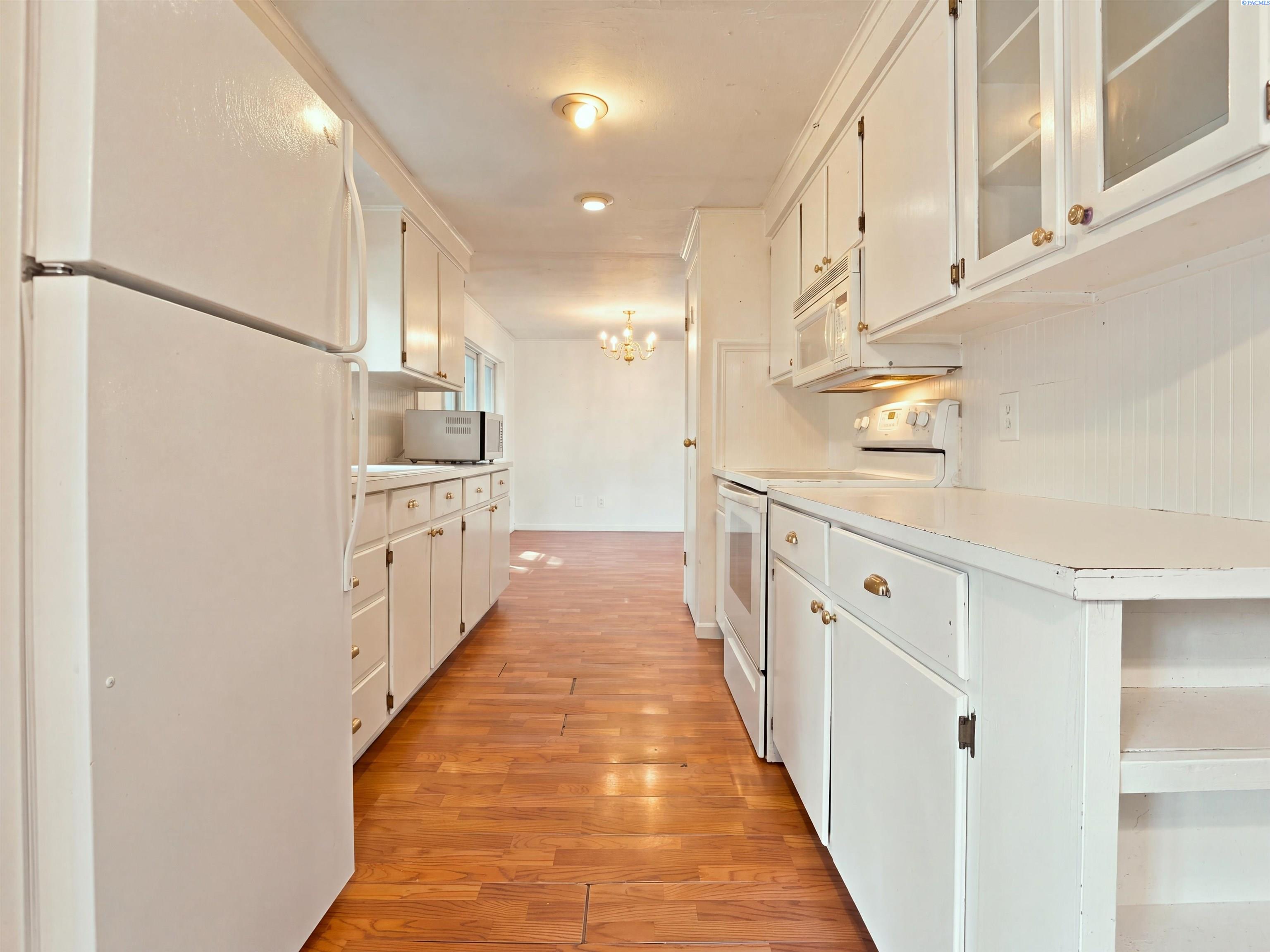 302 E Chestnut