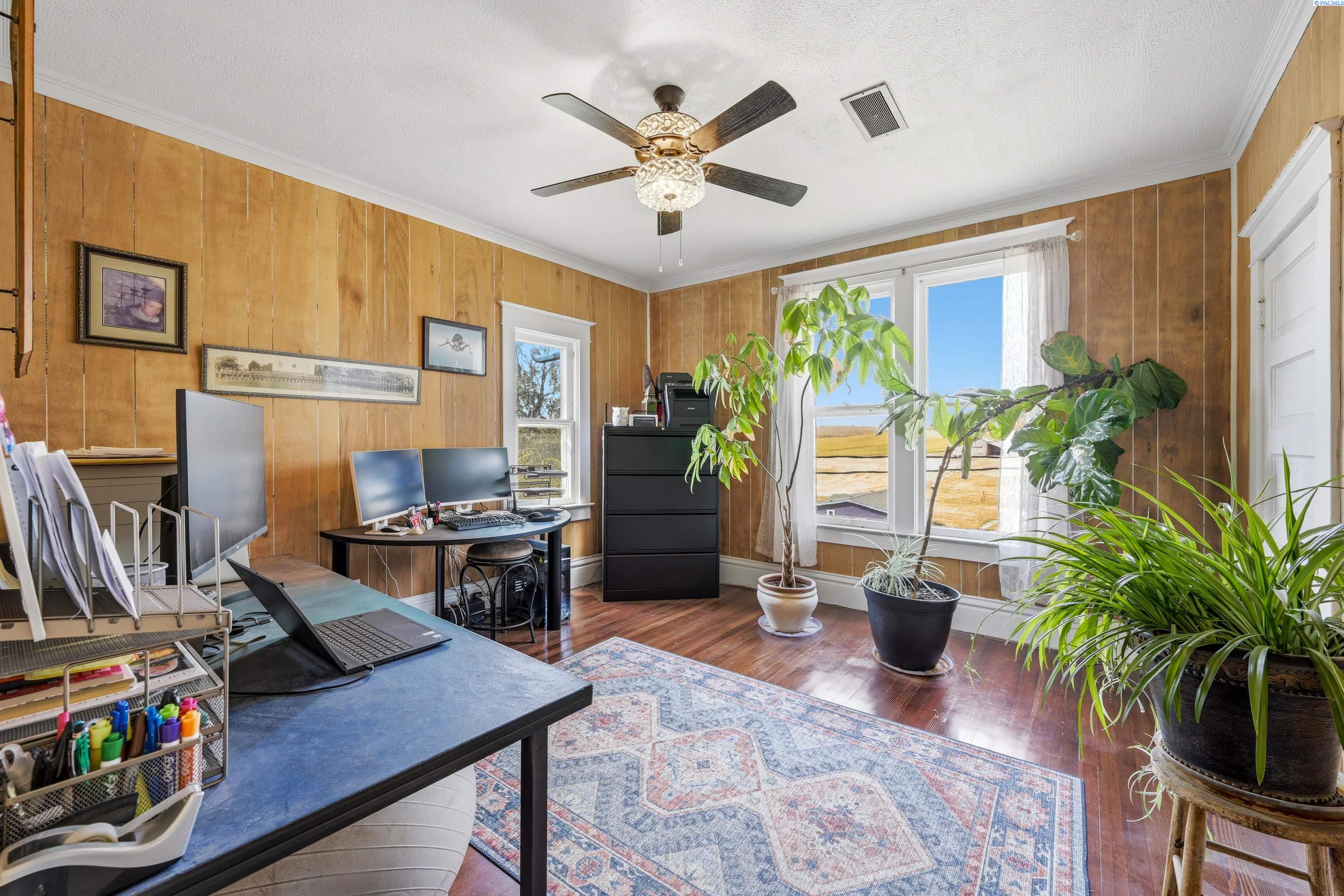 109 S 10th St.