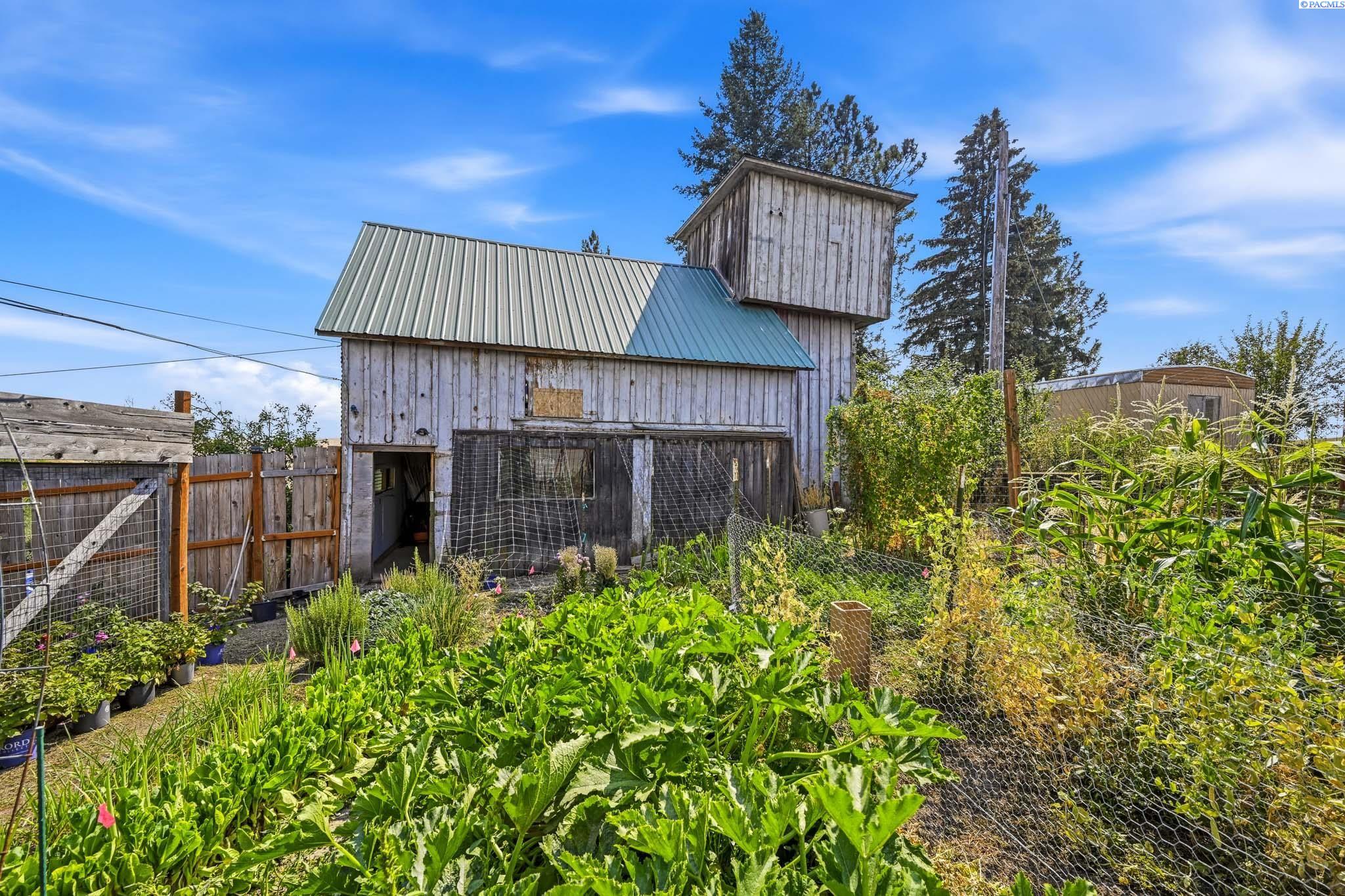 109 S 10th St.